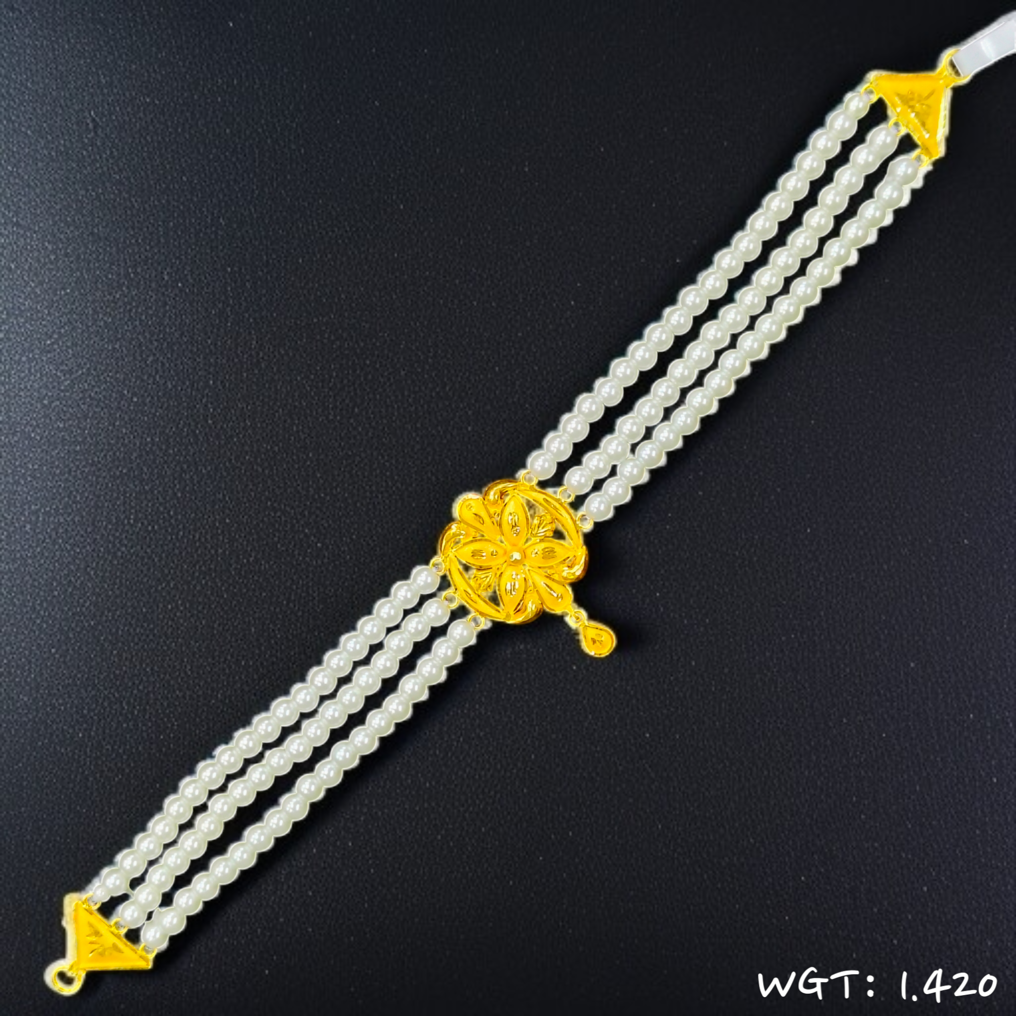 (GMC) WGT: 1.420 GM APPROX 22KT HALLMARK HUID GOLD MOTI CHOKER 1 PIECE WITH ADJUSTABLE TASSEL.