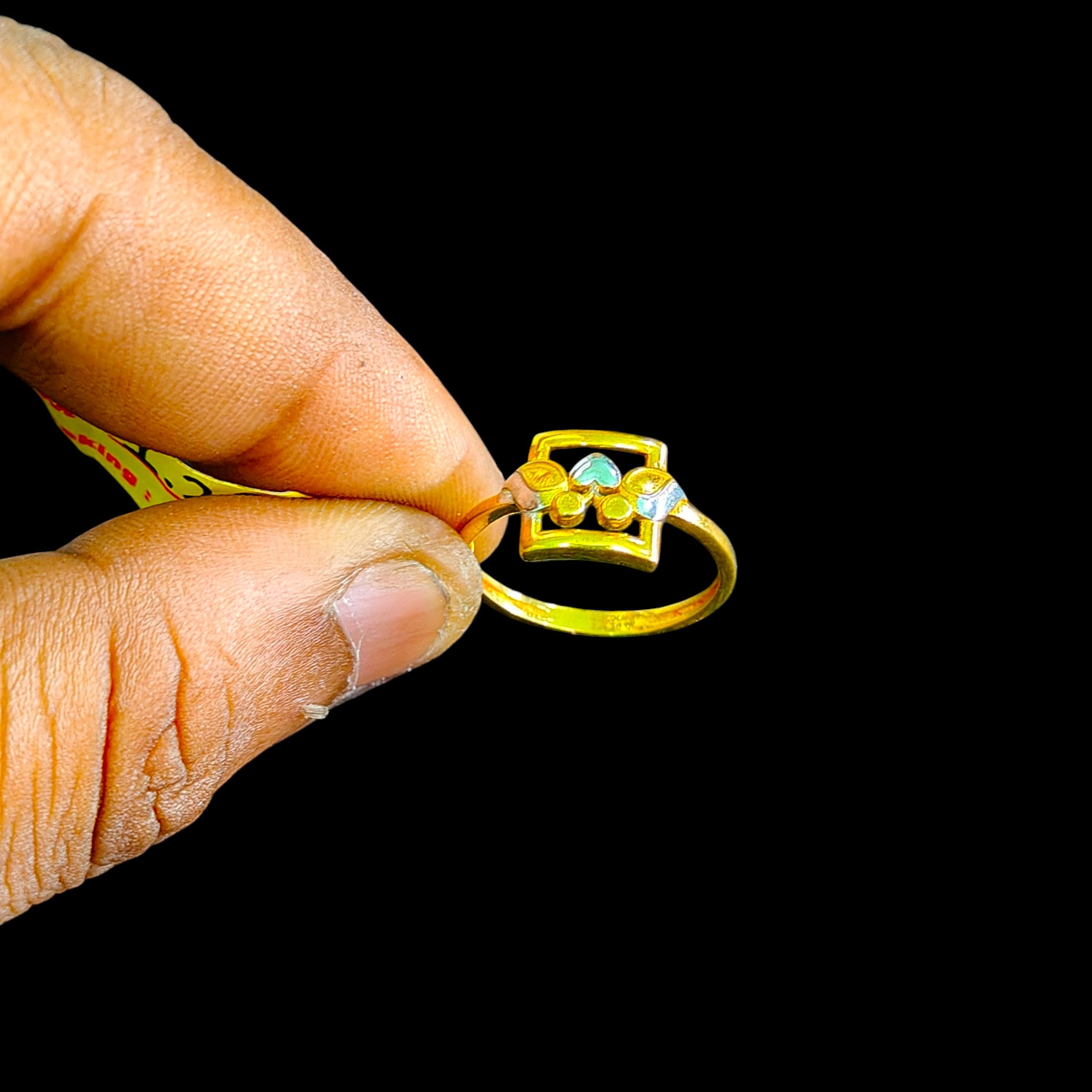 LADIES RING- (SIZE: 14) WGT: 1.290 GM APPROX BIS CERTIFIED HUID HALLMARK 9KT GOLD FINGER RING FOR WOMEN 1 PIECE FOR REGULAR USE.