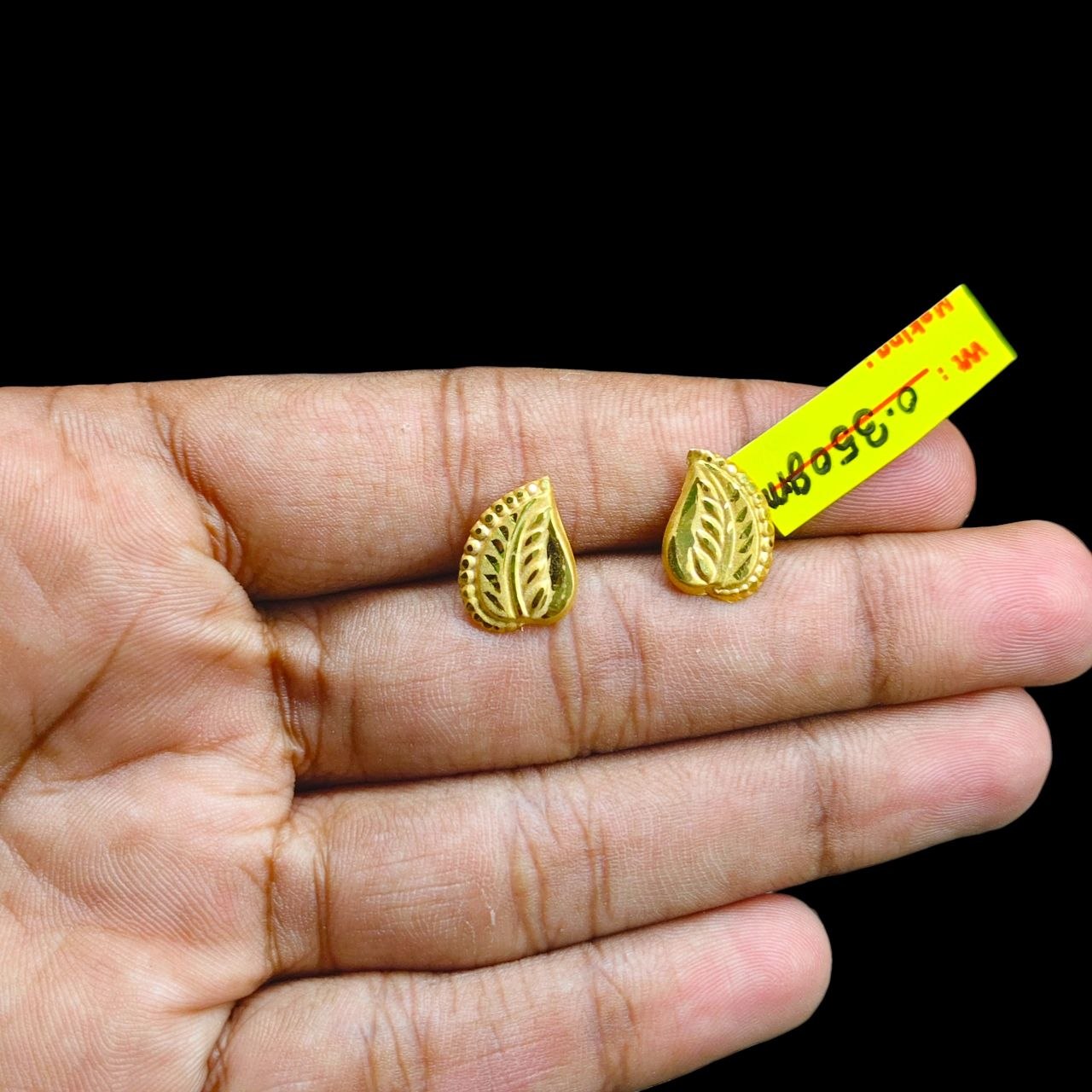 GOLD TOPS- BIS CERTIFIED (WGT: 0.350 GM APPROX) HUID HALLMARK 375 9KT GOLD TOPS 1 PAIR BEST FOR MARRIAGE GIFT.