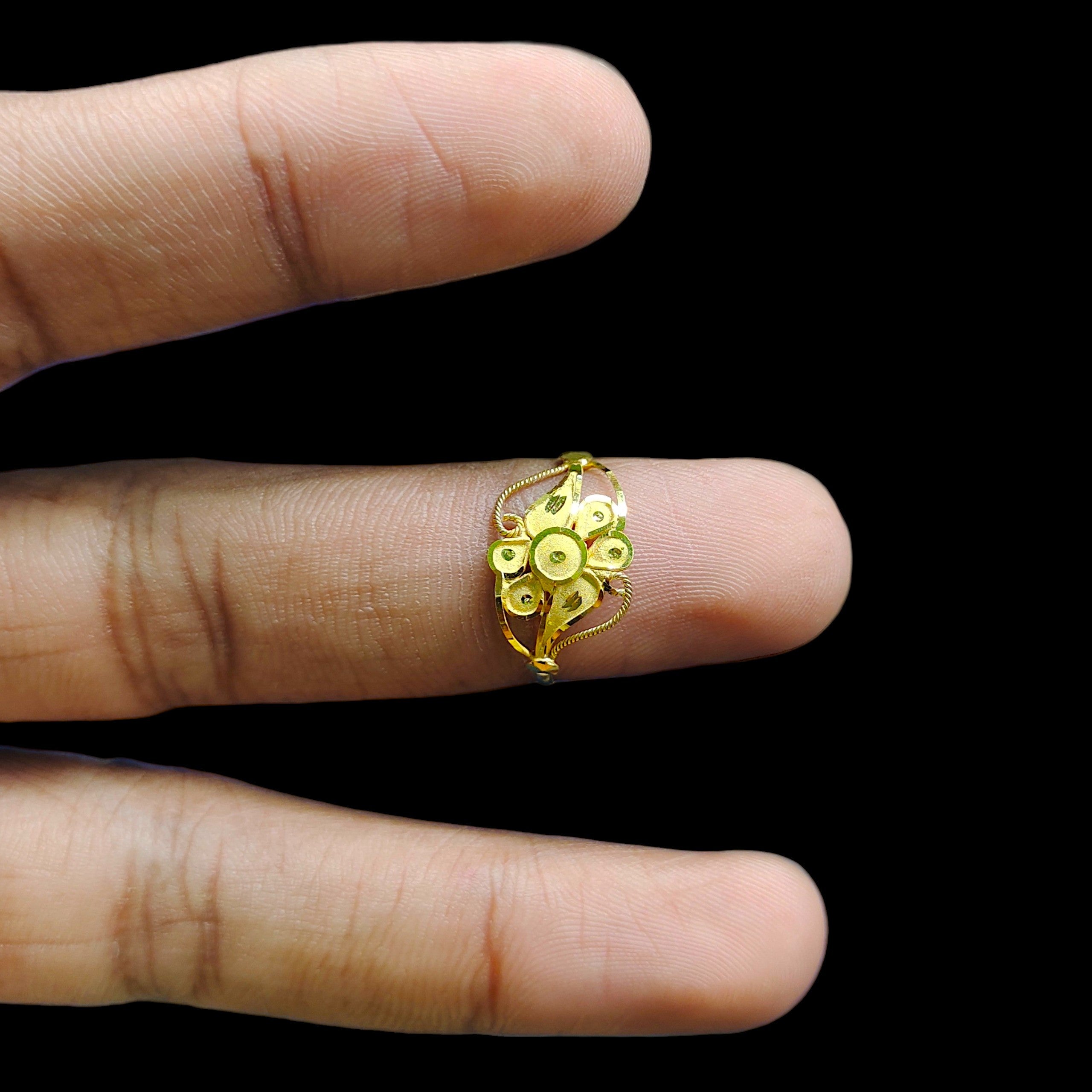LADIES RING- (SIZE: 14) WGT: 0.520 GM APPROX BIS CERTIFIED HUID HALLMARK 9KT GOLD FINGER RING FOR WOMEN 1 PIECE. (ATHRK9)