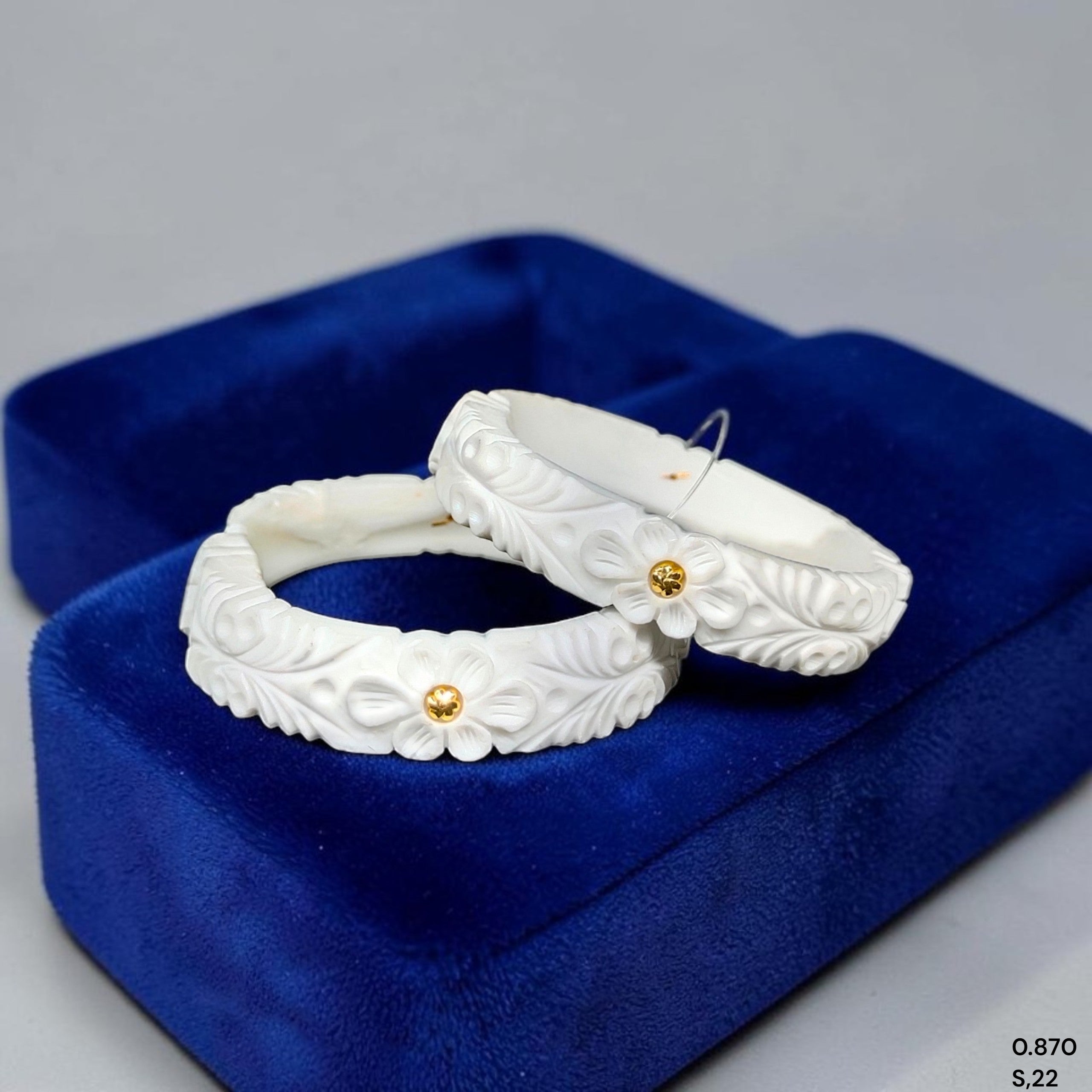 GSB22K- SIZE:22 (WGT: 0.870 GM APPROX) BIS CERTIFIED HUID HALLMARK 22KT GOLD SAKHA BADHANO 1 PAIR FOR WOMEN FOR REGULAR USE.