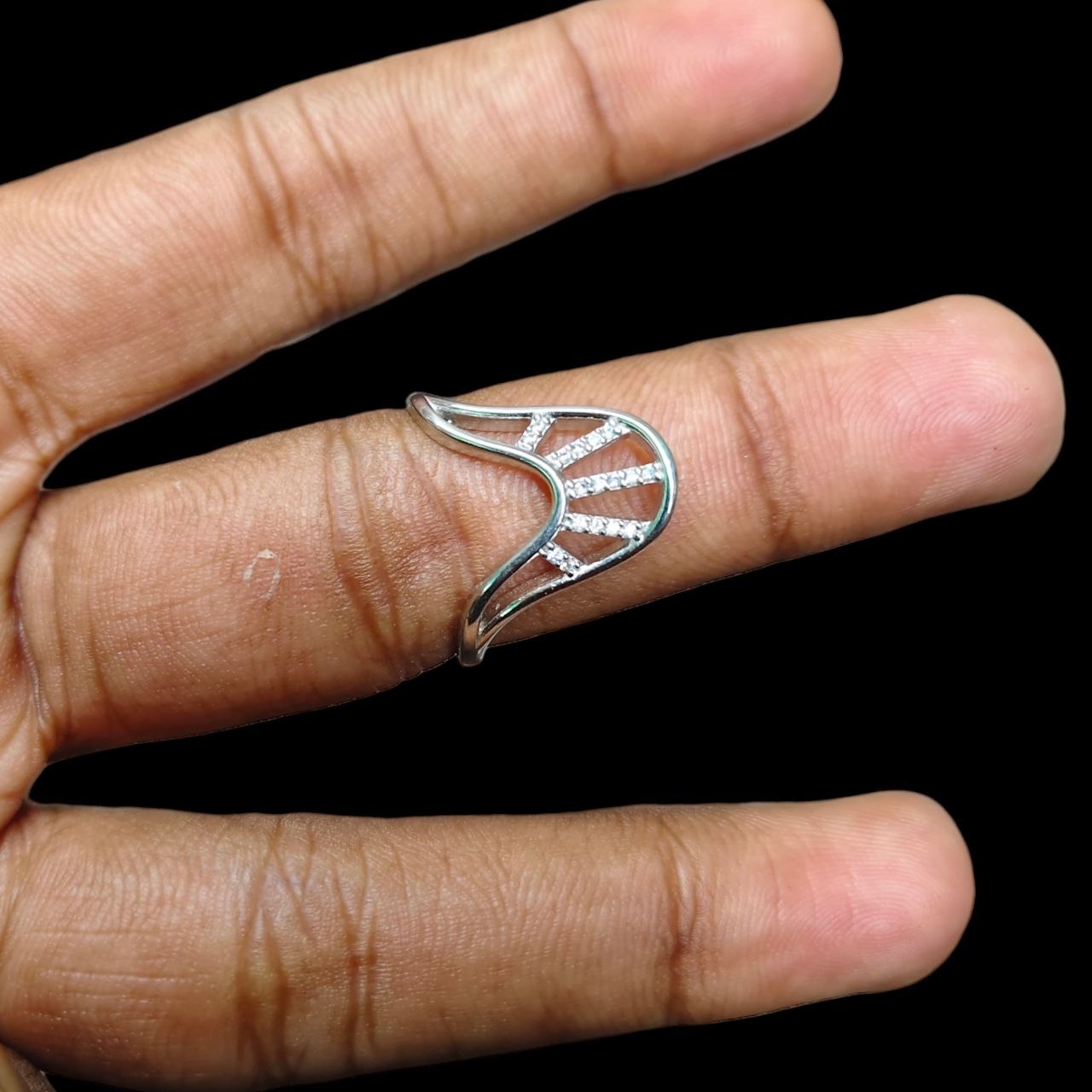 SILVER RING- SIZE:11 (WGT: 2.400 GM APPROX) HALLMARK 925 SILVER FINGER RING 1 PIECE FOR WOMEN (V RING BANKOK IMPORTED DESIGN)- NON EXCHANGEABLE -(SOLD ON MRP).