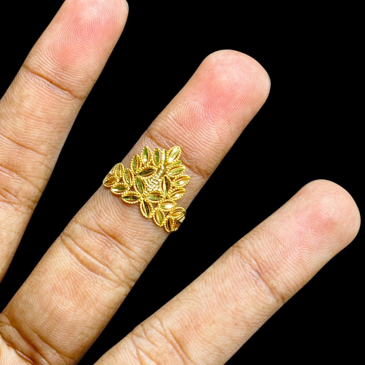 LADIES RING- (SIZE: 15) WGT: 1.180 GM APPROX BIS CERTIFIED HUID HALLMARK 9KT GOLD FINGER RING FOR WOMEN 1 PIECE