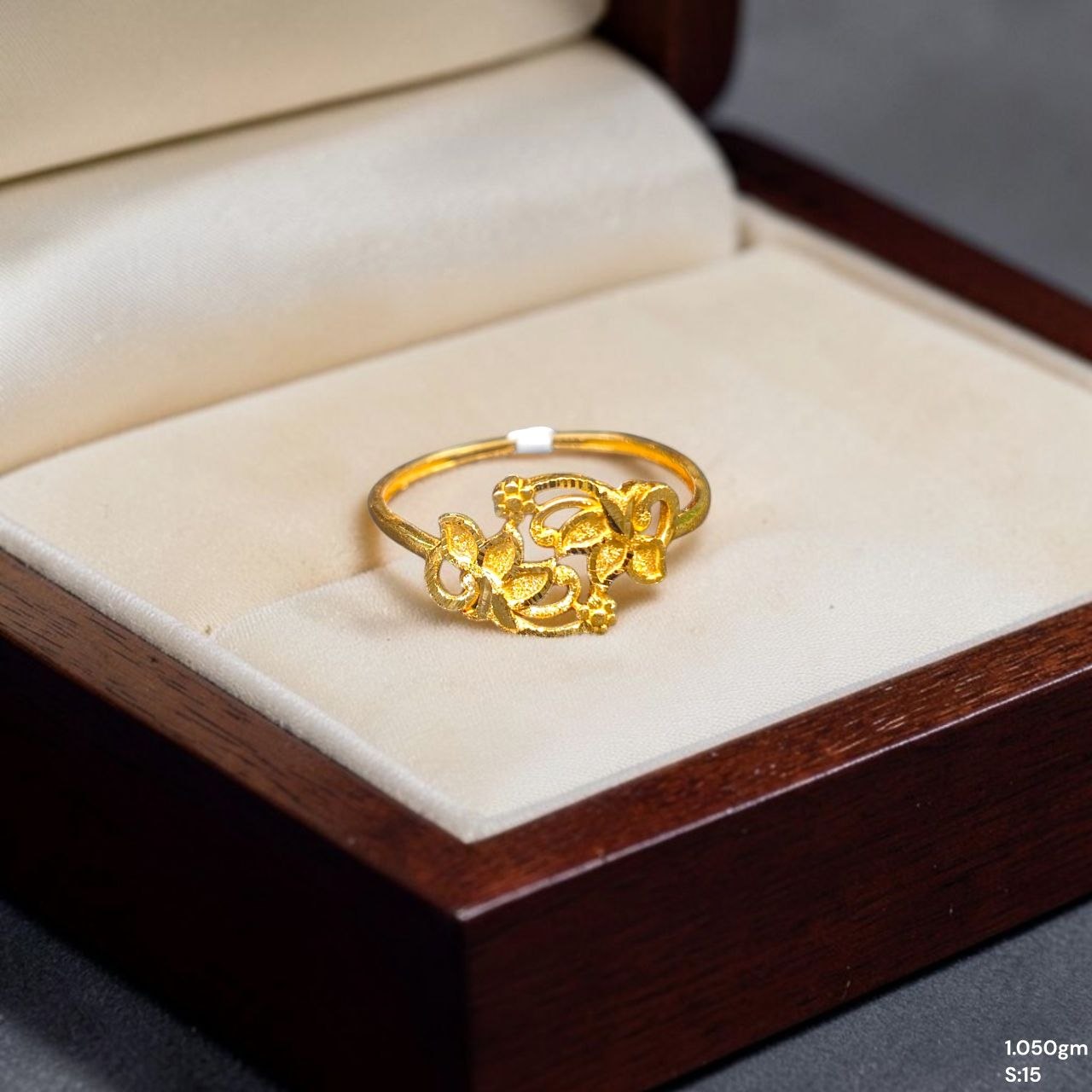 LADIES RING- (SIZE: 15) WGT: 1.050 GM APPROX BIS CERTIFIED HUID HALLMARK 916 22KT GOLD RING FOR WOMEN 1 PIECE.