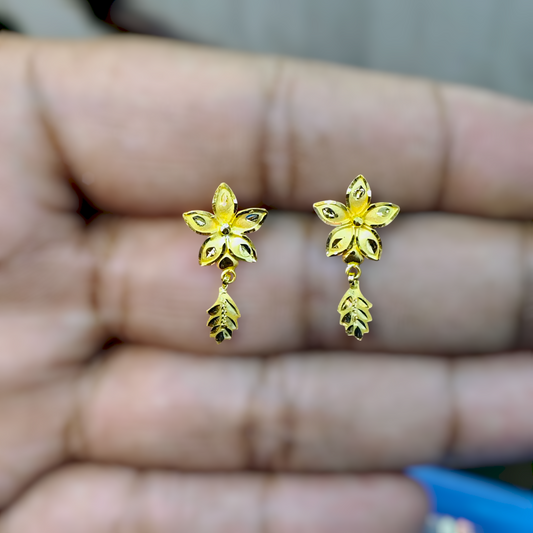 RAJLAXMI WGT: 0.790 GM APPROX HUID HALLMARK 916 22KT GOLD EAR TOPS STUD 1 PAIR FOR REGULAR USE.