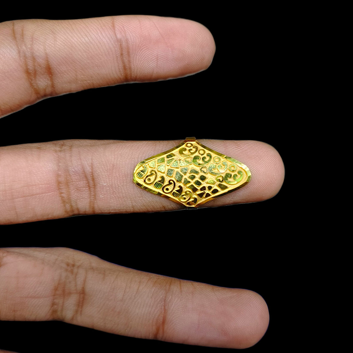 LADIES RING (B29AG4)-(SIZE: 14) WGT: 0.770 GM APPROX BIS CERTIFIED HUID HALLMARK 375 9KT GOLD RING FOR WOMEN 1 PIECE.