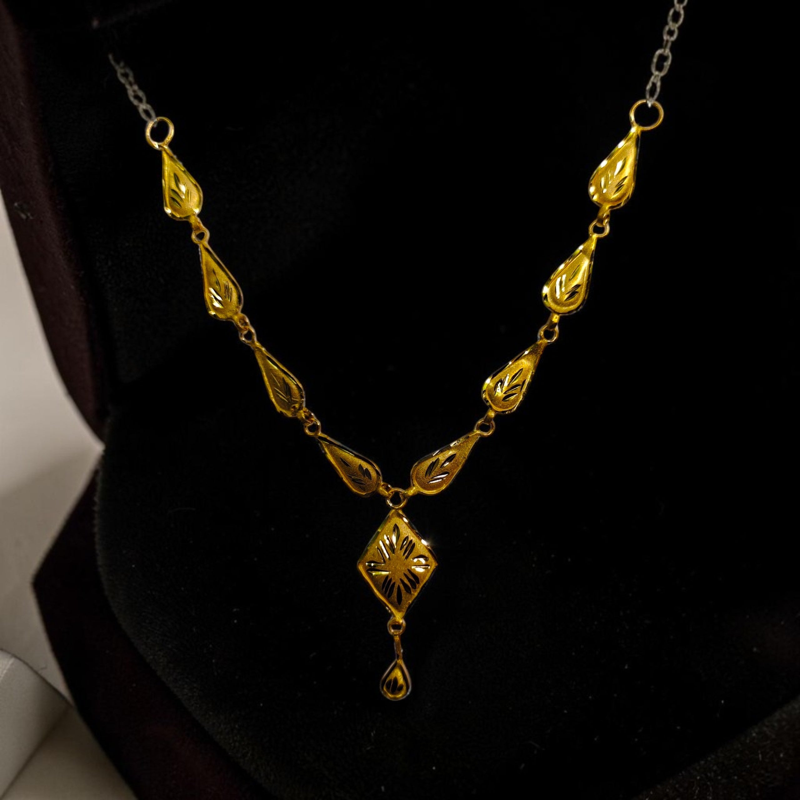GOLD CHOKER NECKLACE-(WGT: 0.695 GM APPROX) BIS CERTIFIED HUID HALLMARK 9KT GOLD NECKLACE 1 PIECE FOR WOMEN.