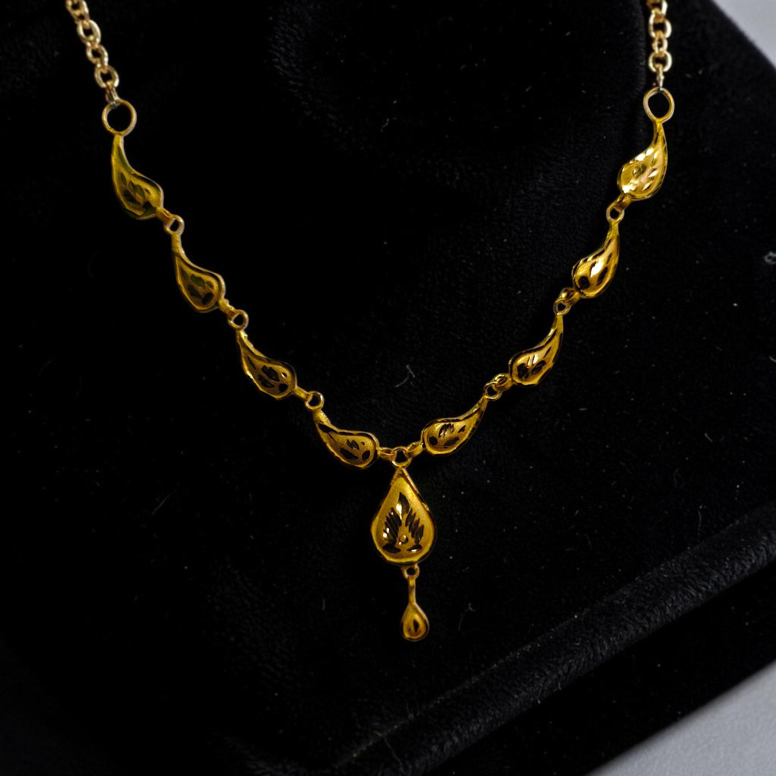 GOLD CHOKER NECKLACE-(WGT: 0.690 GM APPROX) BIS CERTIFIED HUID HALLMARK 9KT GOLD NECKLACE 1 PIECE FOR WOMEN.