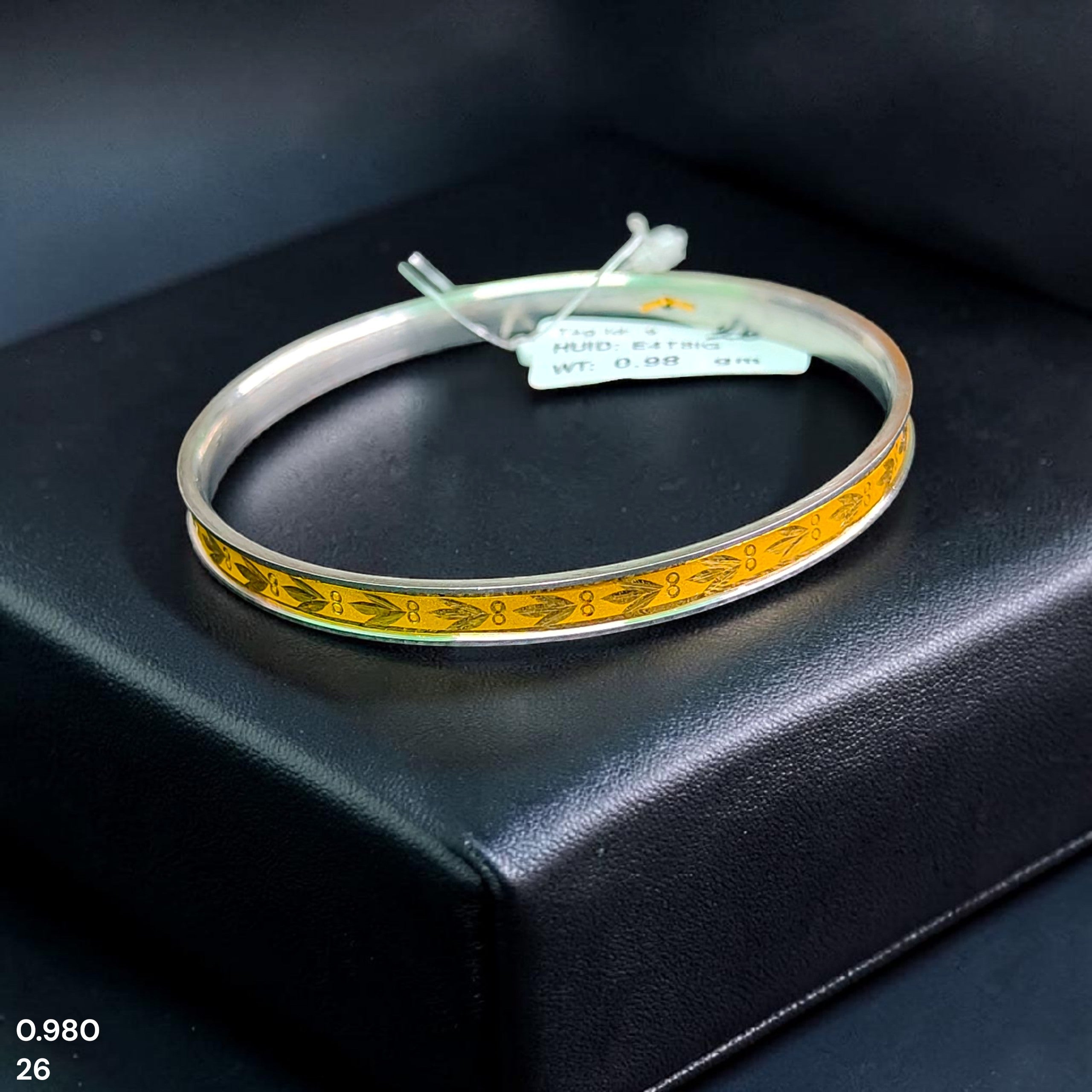 GOLD CHURI NOA- (SIZE: 26) WGT: 0.980 GM APPROX 22KT HUID HALLMARK GOLD NOA BANGLES 1 PIECE.