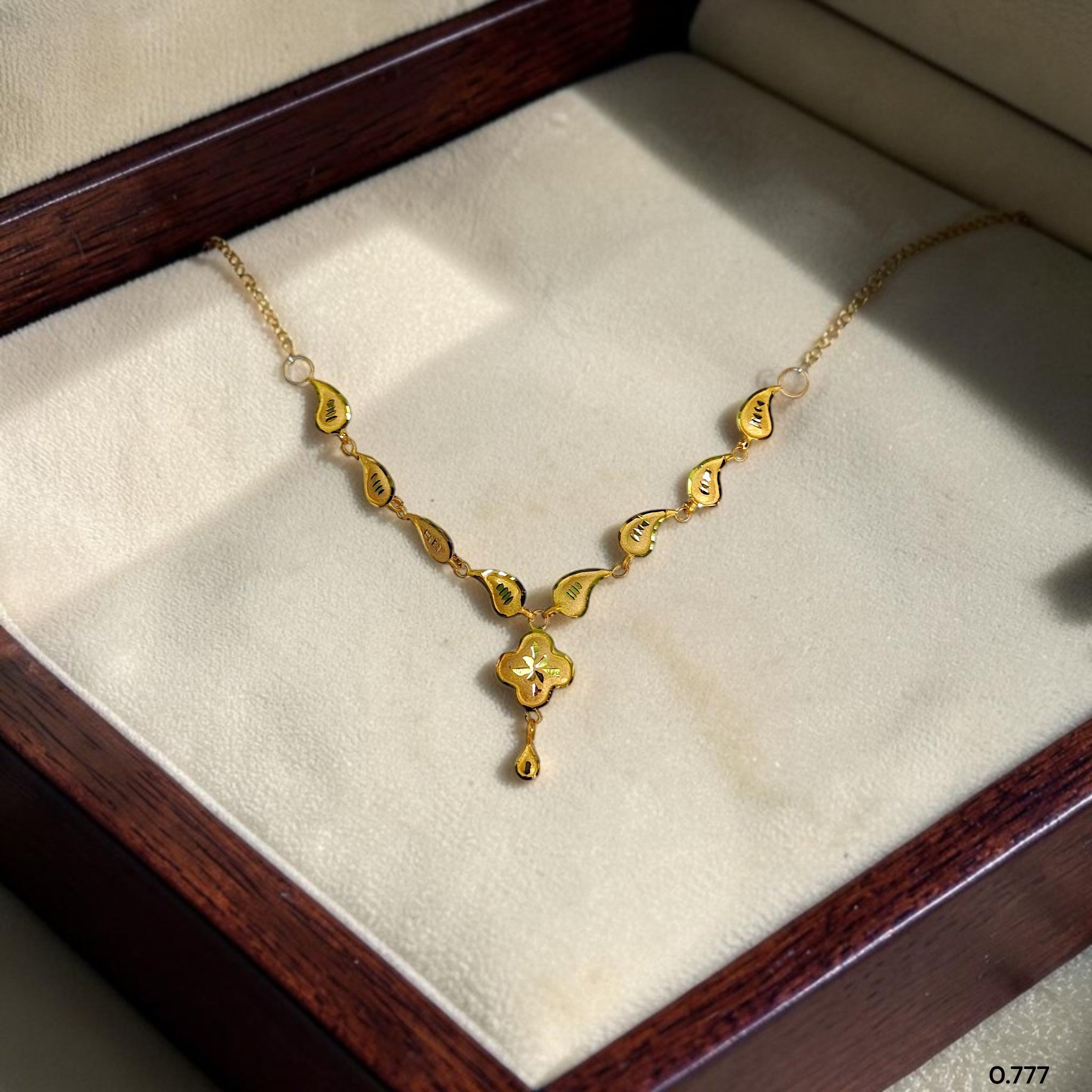 GOLD CHOKER NECKLACE-(WGT: 0.777 GM APPROX) BIS CERTIFIED HUID HALLMARK 9KT GOLD NECKLACE 1 PIECE FOR WOMEN.