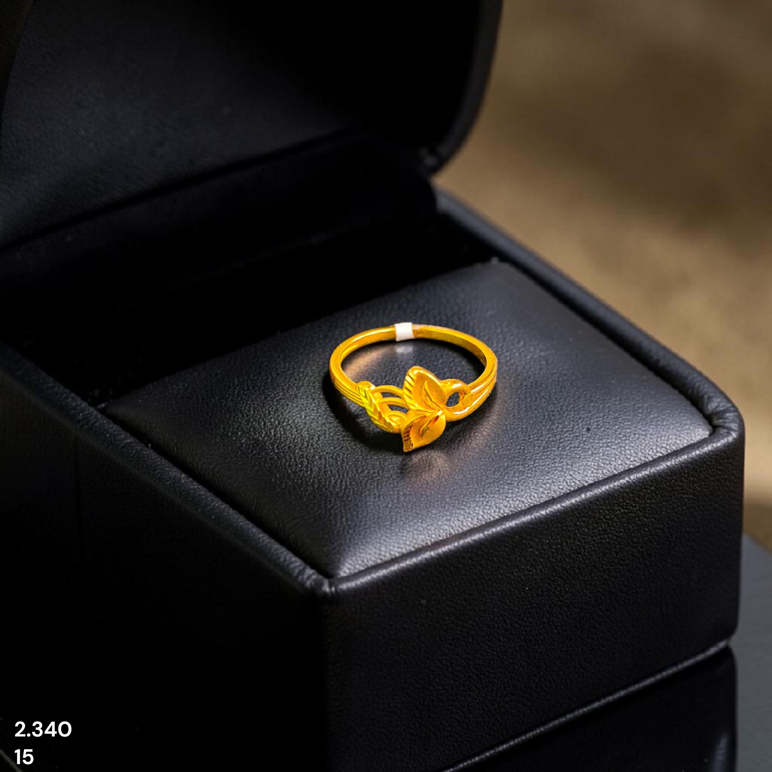 LADIES RING- (SIZE: 15) WGT: 2.340 GM APPROX 22KT HUID HALLMARK GOLD RING FOR WOMEN 1 PIECE.