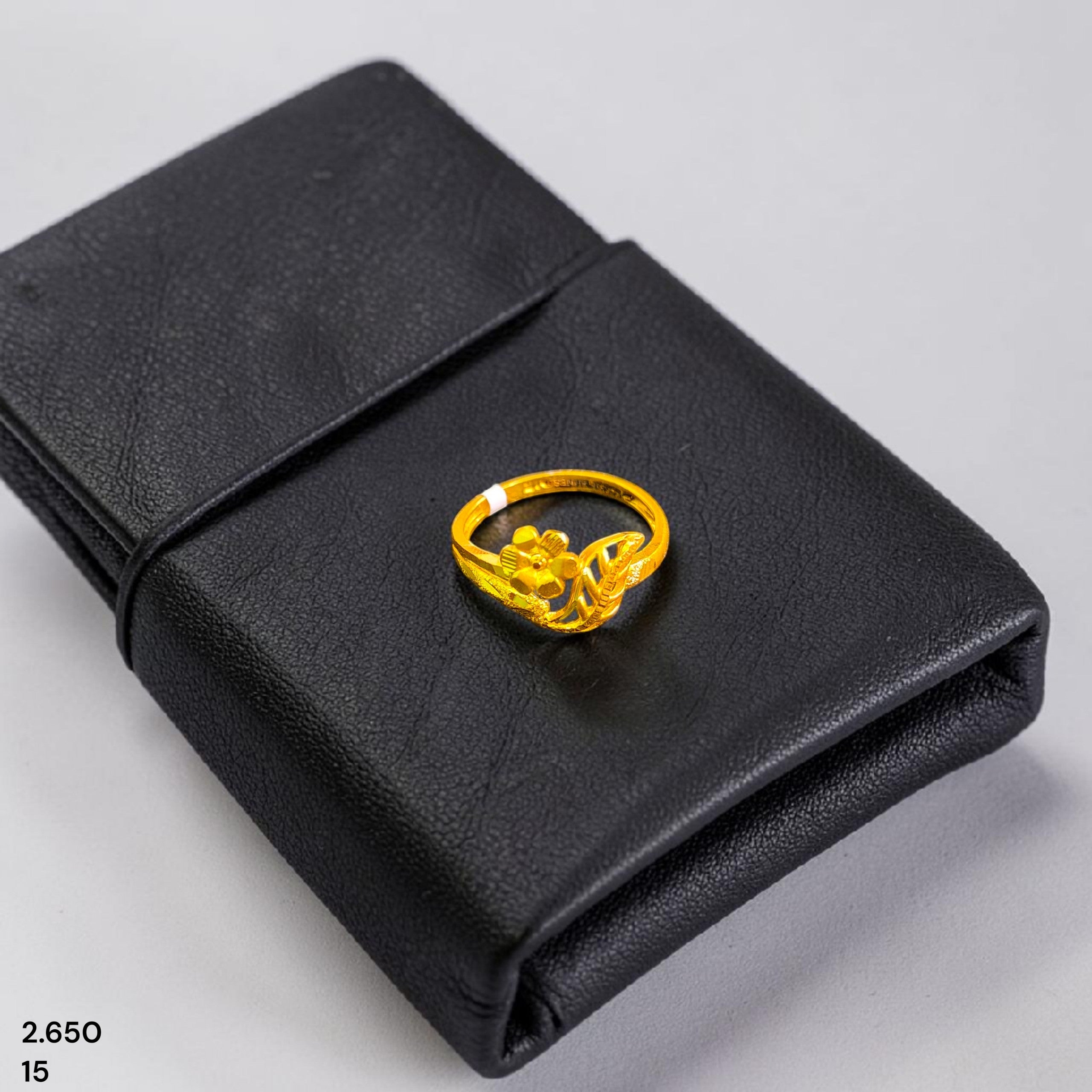 LADIES RING- (SIZE: 15) WGT: 2.650 GM APPROX 22KT HUID HALLMARK GOLD RING FOR WOMEN 1 PIECE.