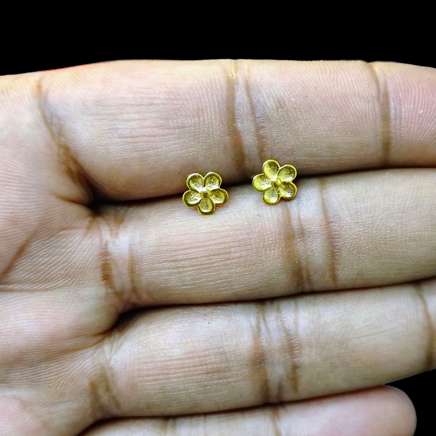 (GSE9) TRJ BABY TOPS WGT: 0.380 GM APPROX BIS CERTIFIED HUID HALLMARK 9KT GOLD STUD EARRINGS FOR WOMEN 1 PAIR FOR REGULAR USE.