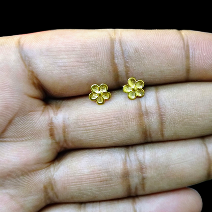 (GSE9) TRJ BABY TOPS WGT: 0.380 GM APPROX BIS CERTIFIED HUID HALLMARK 9KT GOLD STUD EARRINGS FOR WOMEN 1 PAIR FOR REGULAR USE.