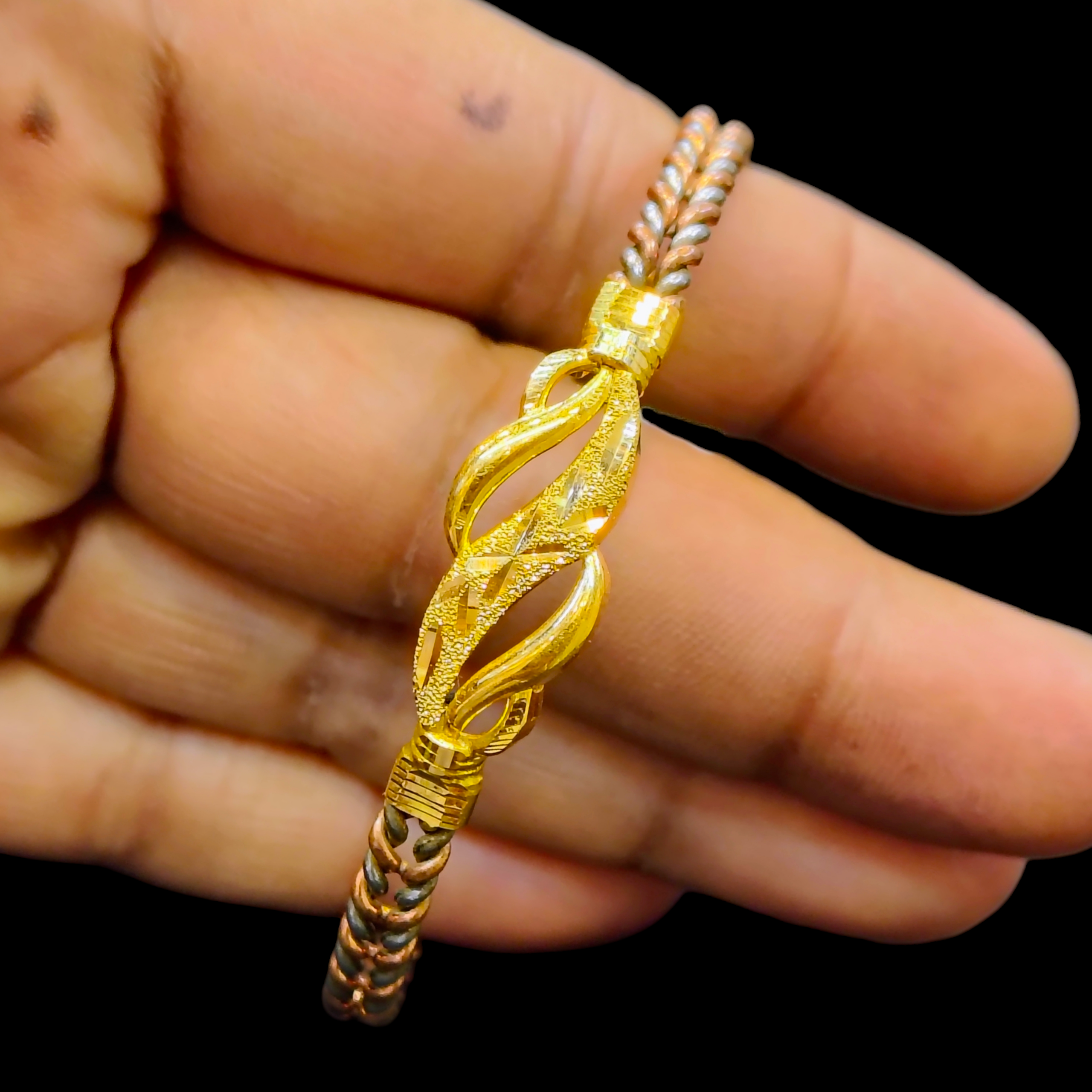 GOLD CHURI NOA- (SIZE: 26) WGT: 3.280 GM APPROX BIS CERTIFIED HUID HALLMARK 22KT GOLD NOA BADHANO BANGLES 1 PIECE (3 DHATU STYLE FOR REGULAR USE).