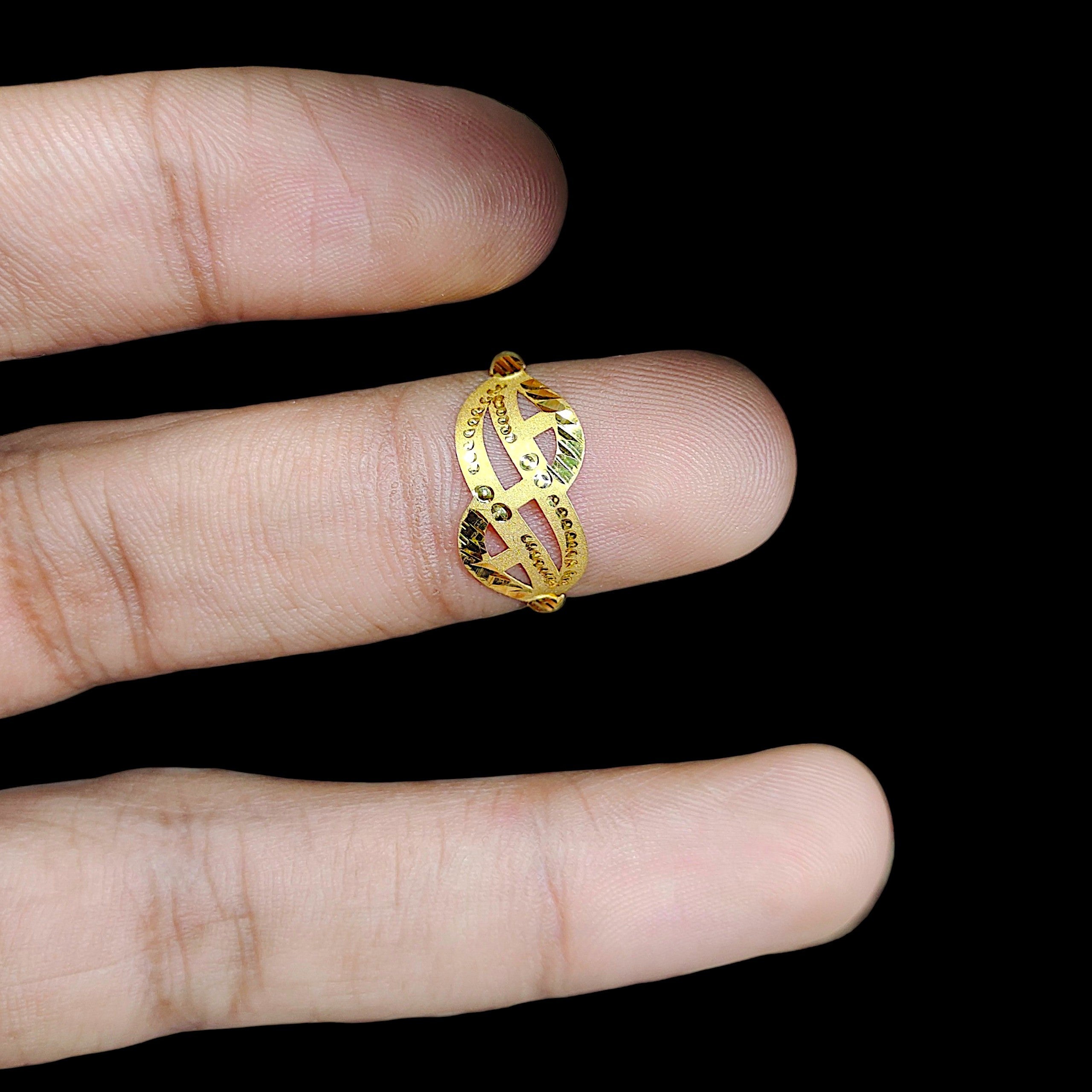 LADIES RING- (SIZE: 15) WGT: 0.410 GM APPROX BIS CERTIFIED HUID HALLMARK 9KT GOLD FINGER RING FOR WOMEN 1 PIECE. (H6LV7L)