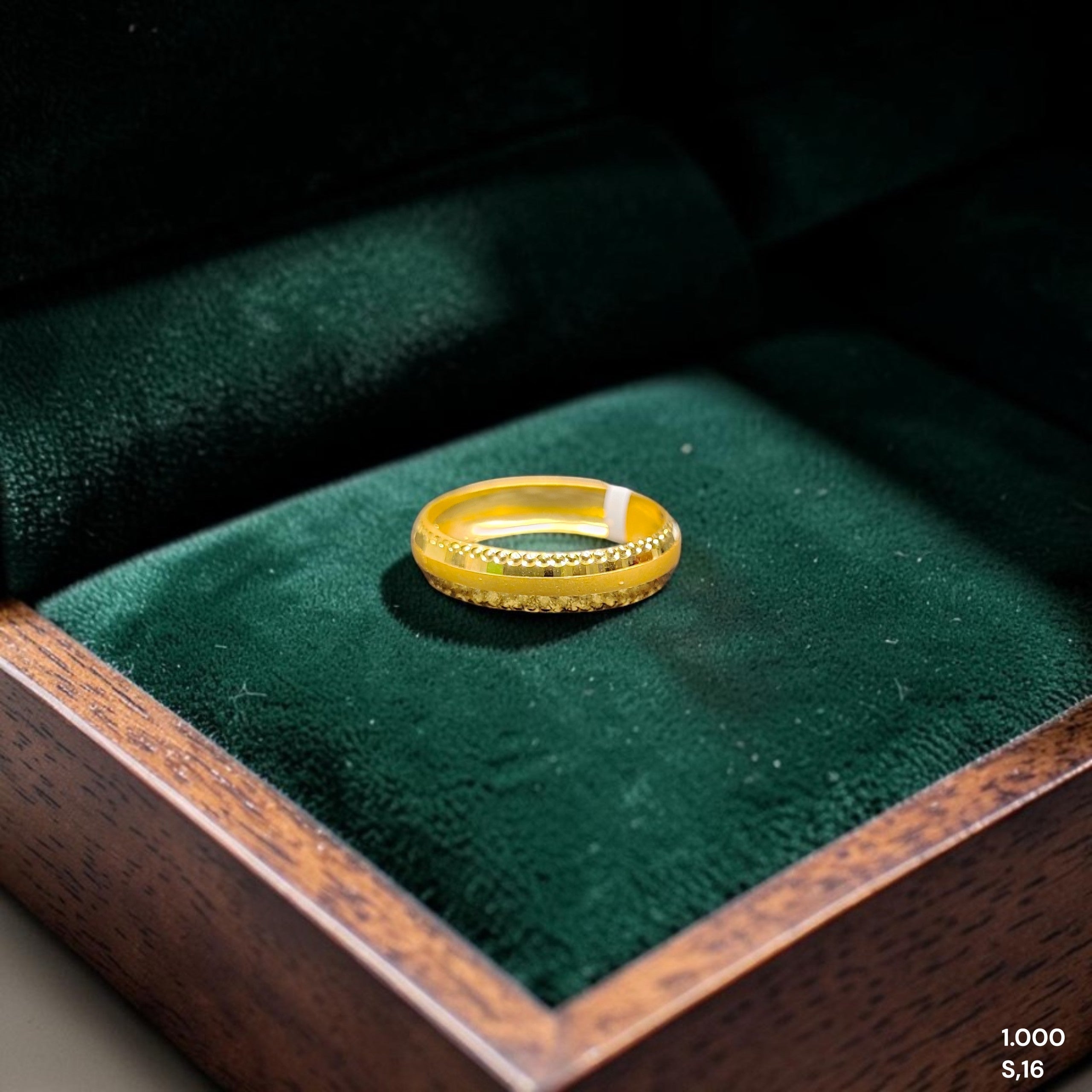 LADIES RING- (SIZE: 16) WGT: 1.000 GM APPROX BIS CERTIFIED HUID HALLMARK 9KT GOLD THUMB RING FOR UNISEX 1 PIECE.