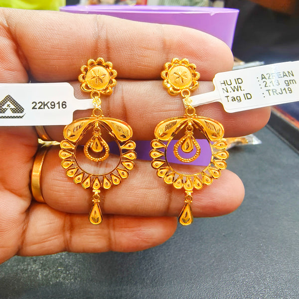 BIS CERTIFIED WGT: 4.270 GM APPROX HUID HALLMARK 916 22KT GOLD EARRINGS 1 PAIR FOR WOMEN.
