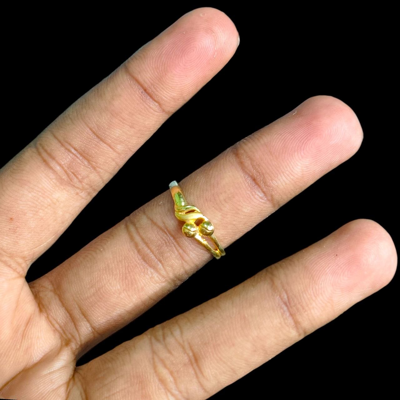 LADIES RING- (SIZE: 17) WGT: 1.720 GM APPROX 14KT HALLMARK GOLD RING FOR WOMEN 1 PIECE.