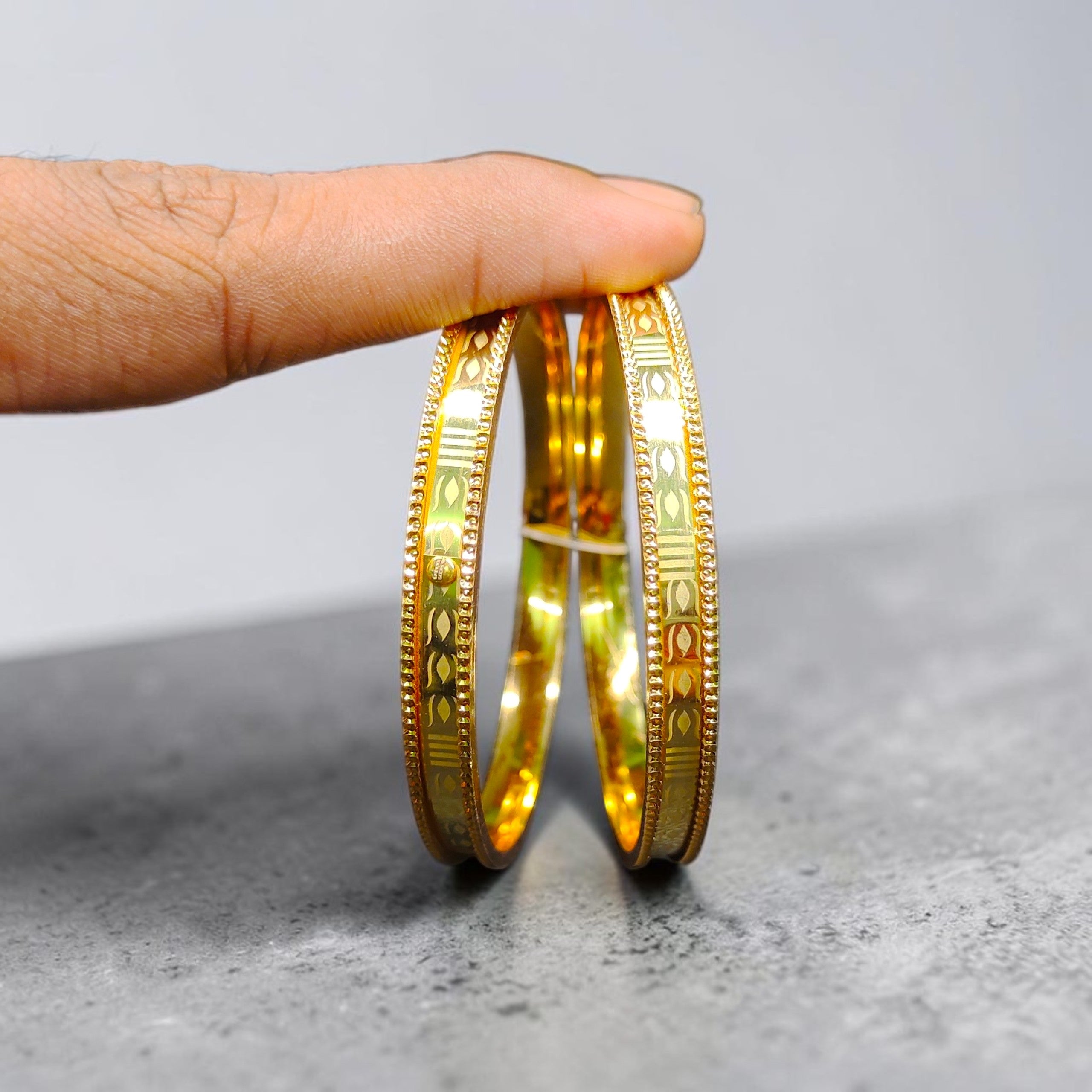 GOLD CHURI NOA- LASER DESIGN BIS CERTIFIED HUID HALLMARK 9KT GOLD SOCKET CHURI APPROX. WGT: 0.650 TO 0.750 GM 1 PAIR FOR WOMEN (NO FOR REGULAR USE- ONLY OCCASION PURPOSE) - GET ANY DESIGN AS PER SIZE AVAILABILITY.