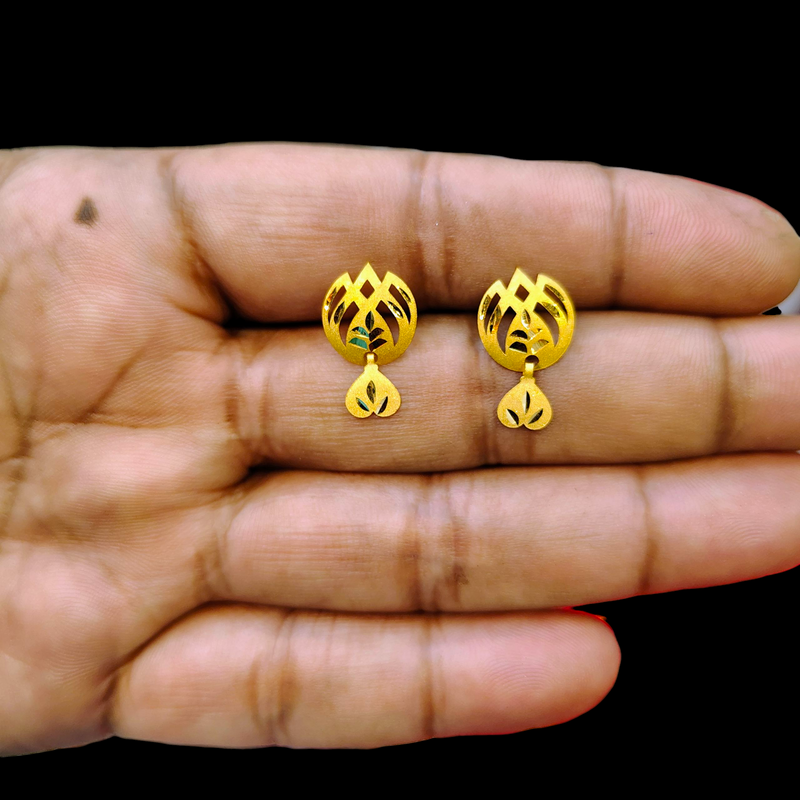 GOLD TOPS- BIS CERTIFIED WGT: 0.600 GM APPROX HUID HALLMARK 916 22KT GOLD TOPS 1 PAIR FOR WOMEN.