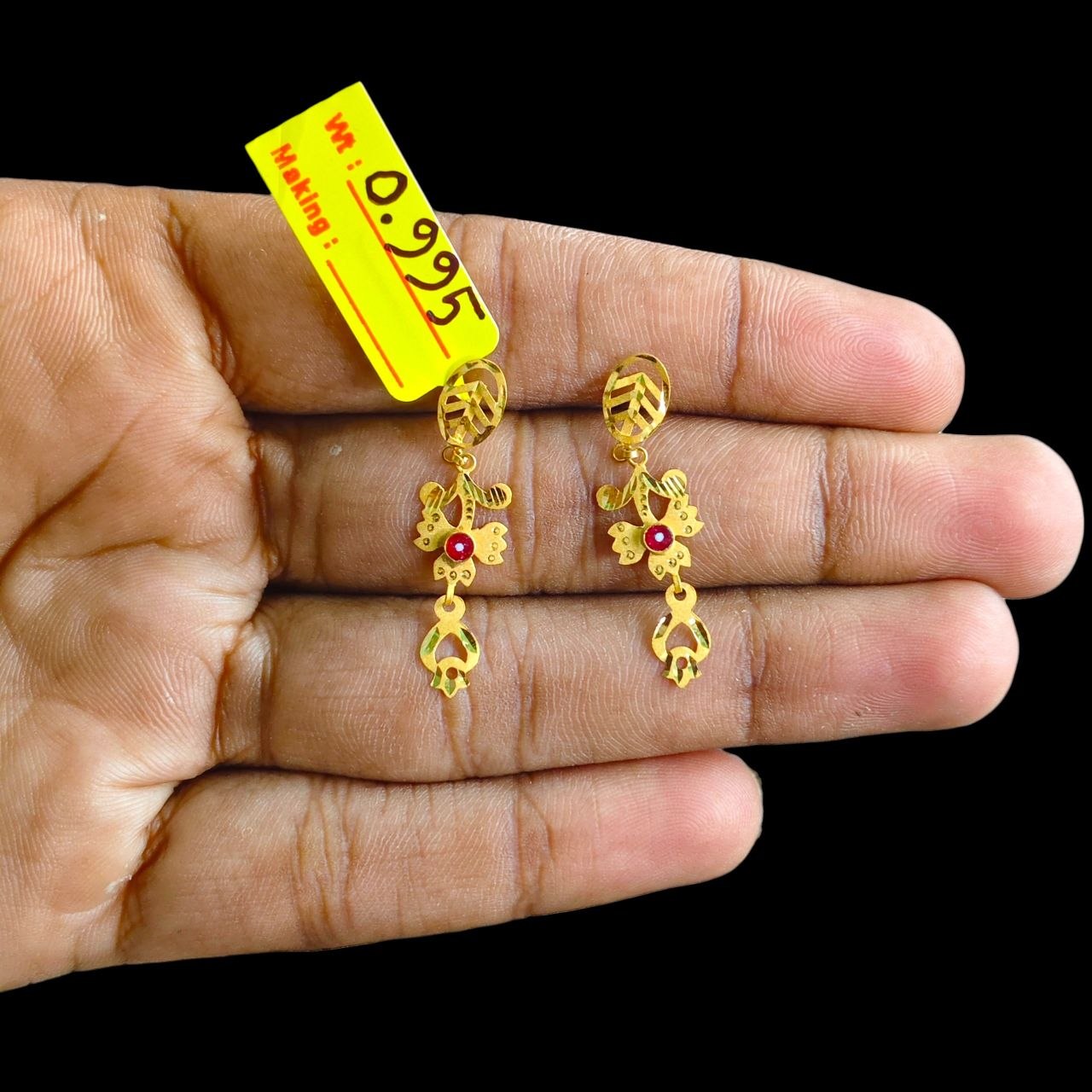 GOLD EARRINGS- BIS CERTIFIED WGT: 0.995 GM APPROX HUID HALLMARK 916 22KT GOLD EARRINGS 1 PAIR FOR WOMEN.