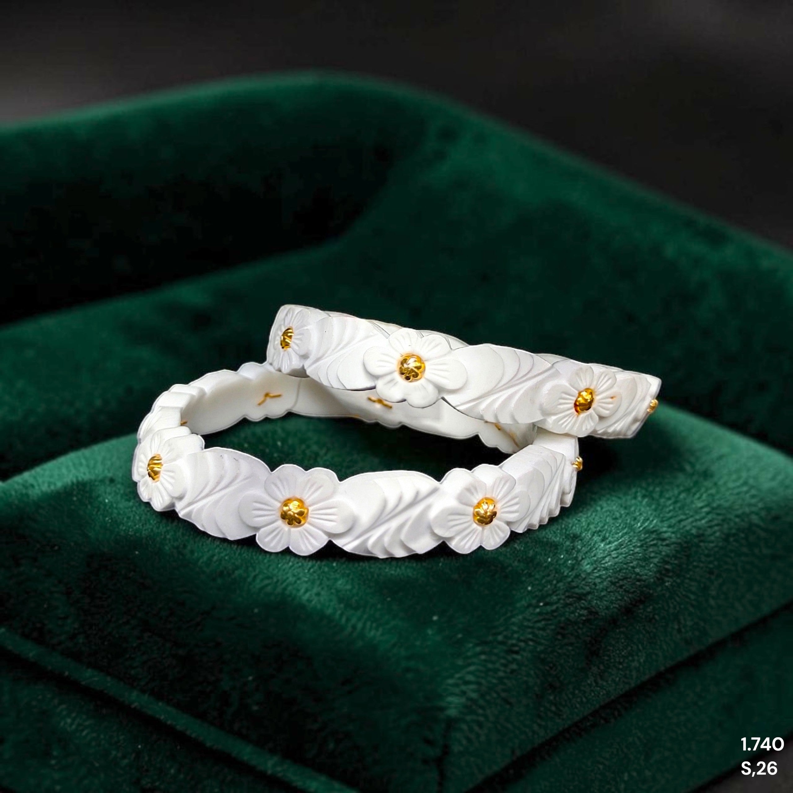 GSB22K- SIZE:26 (WGT: 1.740 GM APPROX) BIS CERTIFIED HUID HALLMARK 22KT GOLD SAKHA BADHANO 1 PAIR FOR WOMEN FOR REGULAR USE.