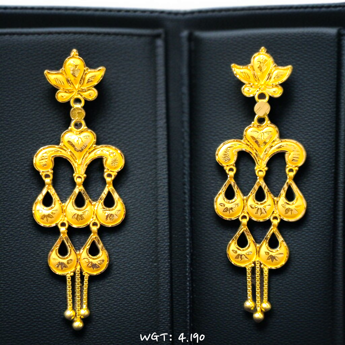 TRJ WGT: 4.190 GM APPROX HUID HALLMARK 22KT GOLD EARRINGS KANBALA 1 PAIR FOR WOMEN.