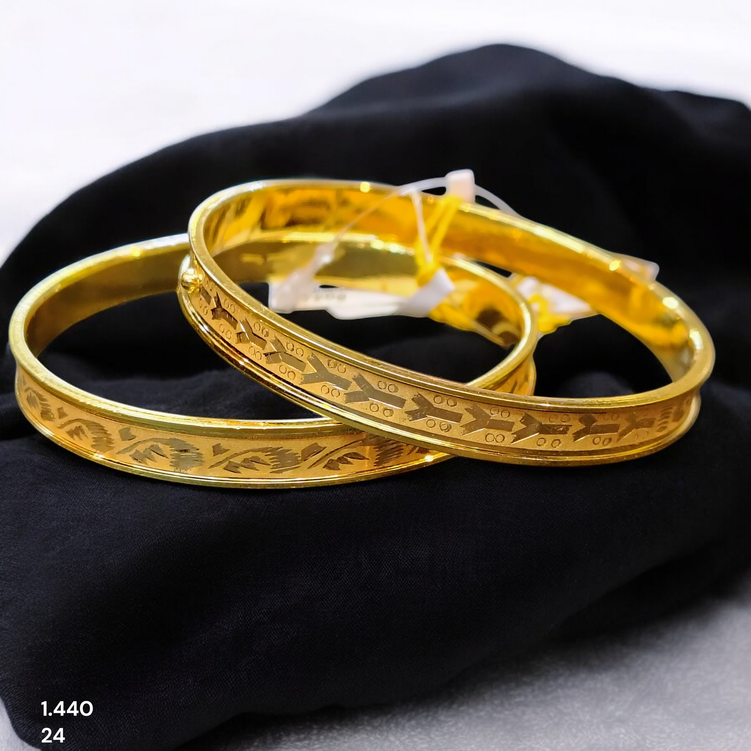 (GSN22) TRJ WGT: 1.440 GM APPROX (SIZE-24) 22KT HUID HALLMARK GOLD CHILA SOCKET CHURI 1 PAIR.