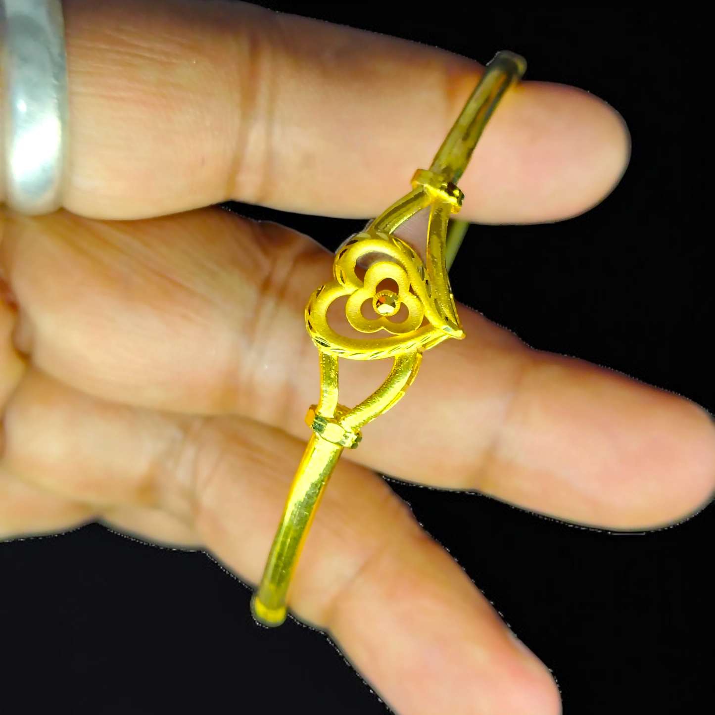 TRJ (SIZE:25) WGT: 3.500 APPROX DUPLEX LOVE DESIGN HALLMARK 916 22KT GOLD COVER BRACELET 1 PIECE FOR WOMEN - (BILL MANDATORY -EXCHANGE FOR LIFETIME IN STORE ONLY).