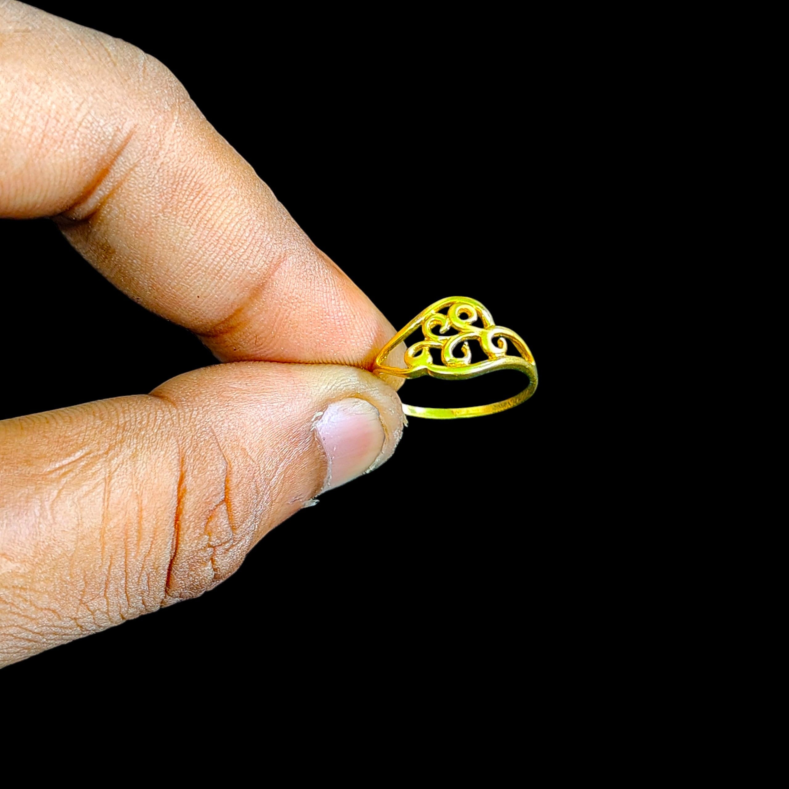 LADIES RING- (SIZE: 11) WGT: 1.500 GM APPROX 22KT HUID HALLMARK GOLD RING FOR WOMEN 1 PIECE.