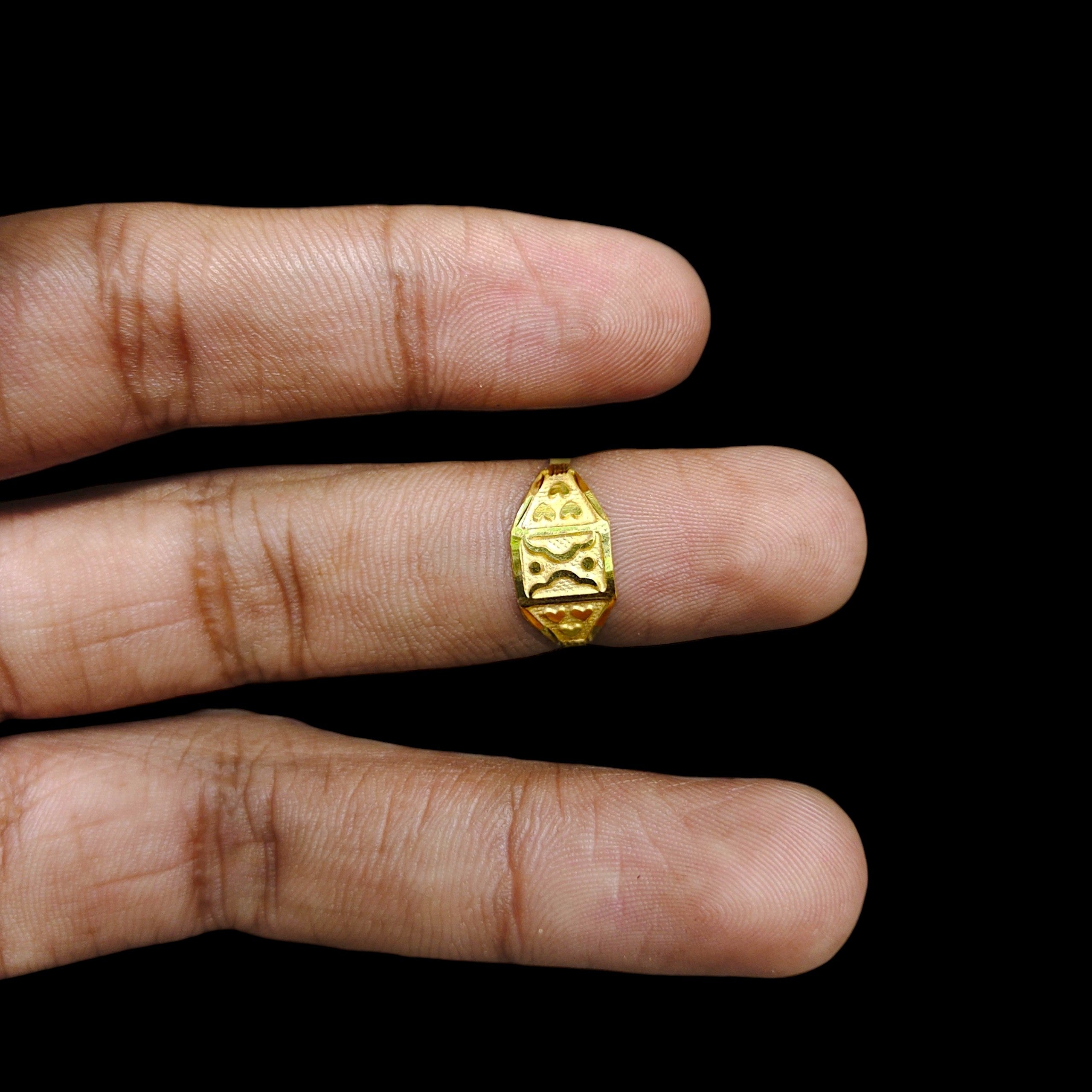 BABY JEWELLERY- TRJ WGT: 0.330 GM APPROX 375 9KT HUID HALLMARK GOLD BABY FINGER RING 1 PIECE FOR RICE CEREMONY & BIRTHDAY.