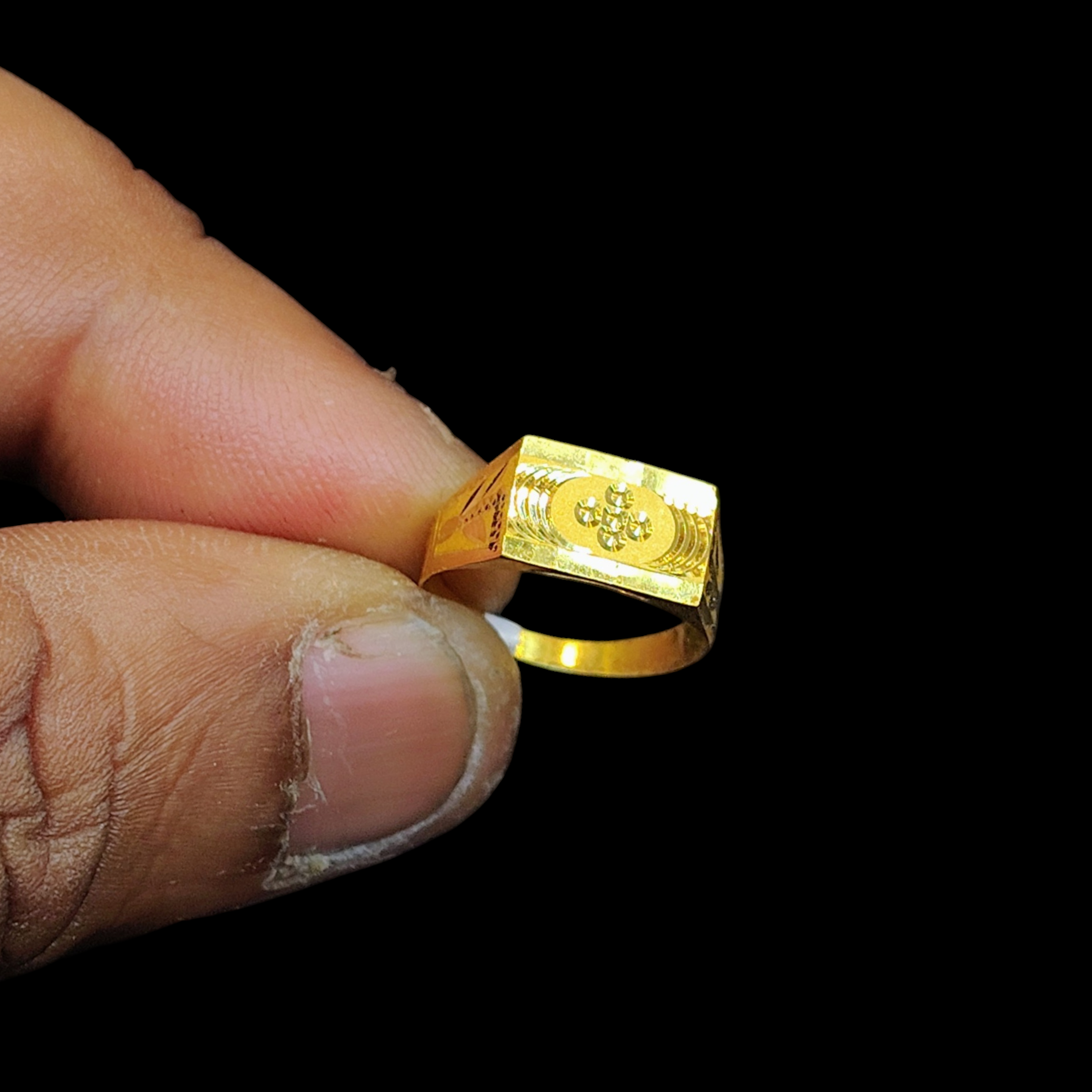 (GBJ) TRJ WGT: 0.750 GM APPROX 22KT HUID HALLMARK GOLD BABY FINGER RING 1 PIECE FOR RICE CEREMONY & BIRTHDAY.