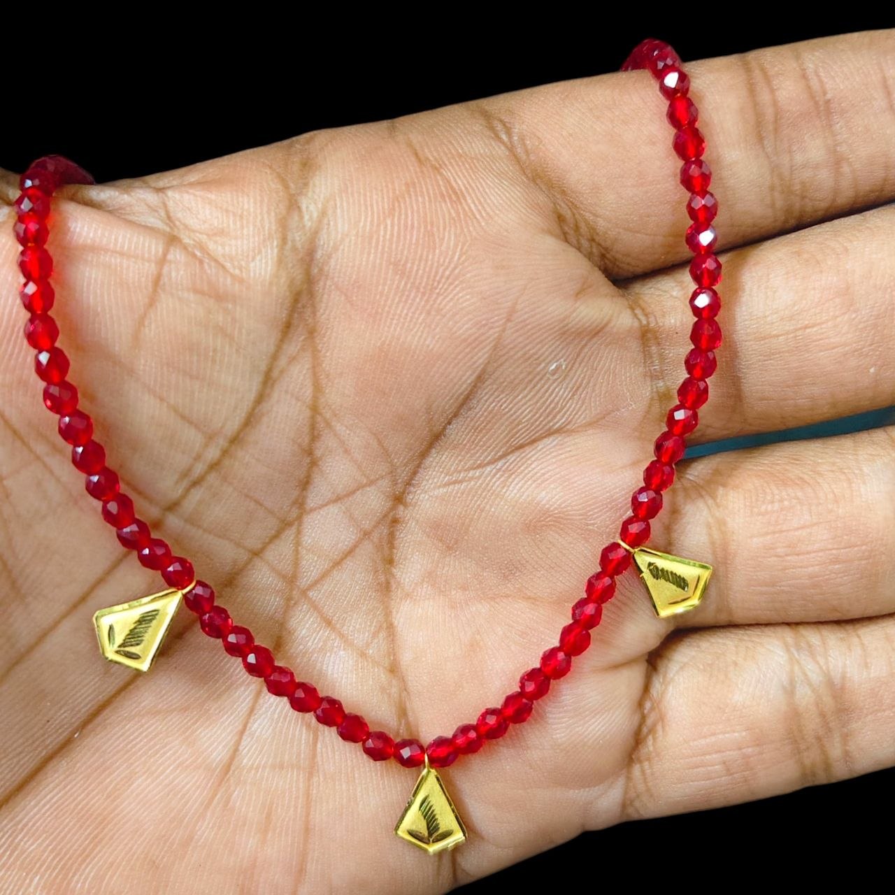 GOLD MOTI HAR- WGT: 0.400 GM APPROX HUID HALLMARK 22KT GOLD MOTI SELIHAR 1 PIECE WITH CRYSTAL CHAIN.