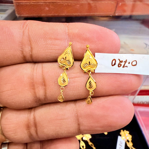 GOLD EARRINGS- WGT: 0.720 GM APPROX BIS CERTIFIED HUID HALLMARK 916 22KT GOLD EARRINGS KANBALA 1 PAIR FOR WOMEN.