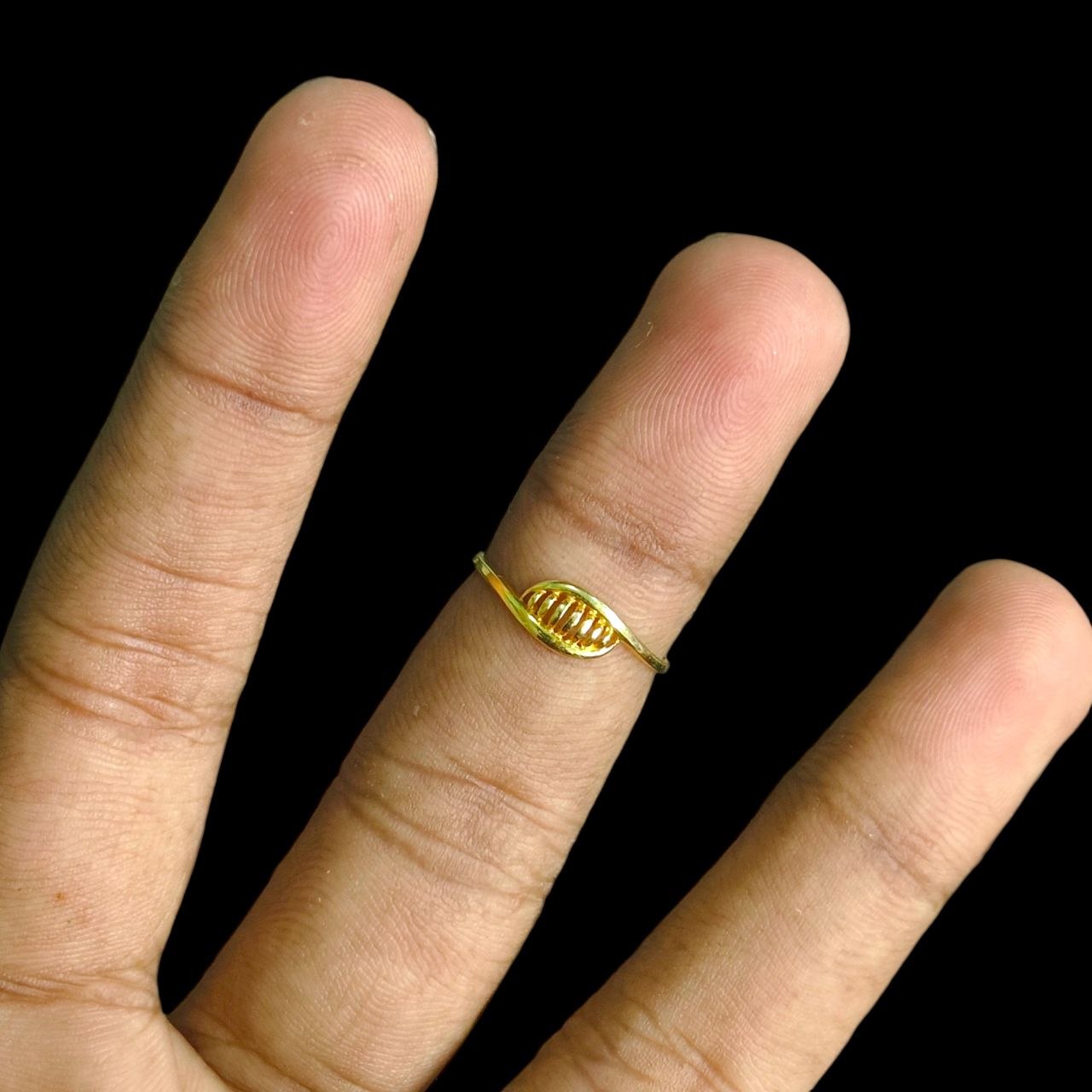 LADIES RING- (SIZE: 11) WGT: 0.780 GM APPROX 14KT HALLMARK GOLD RING FOR WOMEN 1 PIECE.