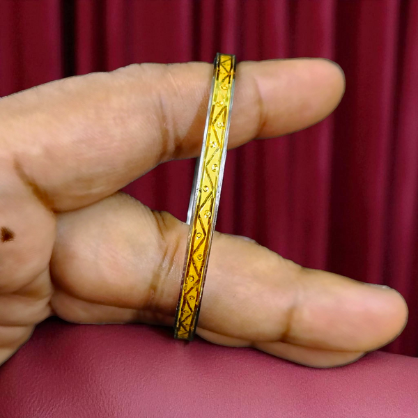 TRJ (SIZE: 22) WGT: 0.830 GM APPROX 22KT HUID HALLMARK GOLD NOA BANGLES (LAZER CHILA) 1 PIECE.