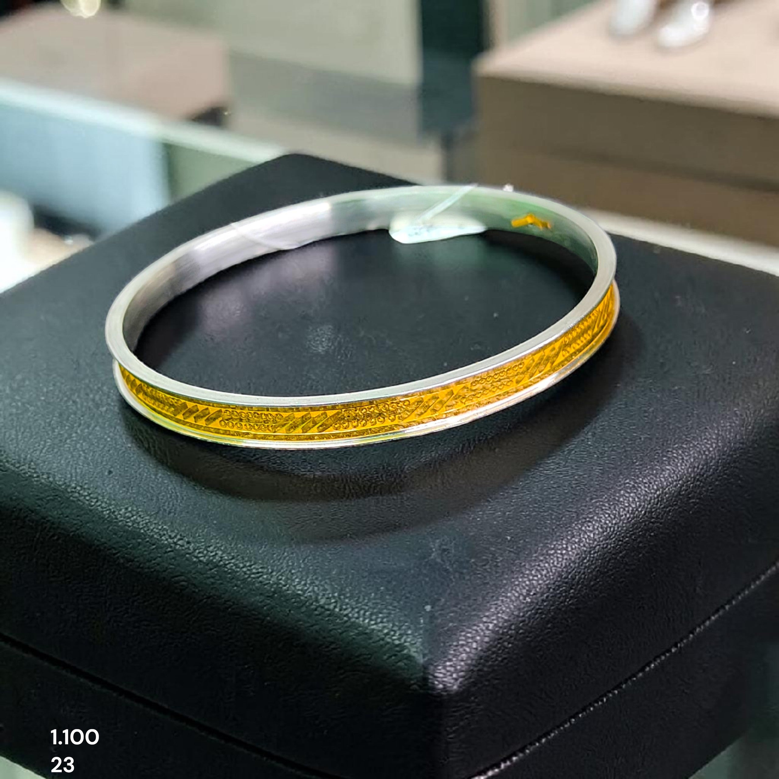 GOLD CHURI NOA- (SIZE: 23) WGT: 1.100 GM APPROX 22KT HUID HALLMARK GOLD NOA BANGLES 1 PIECE.