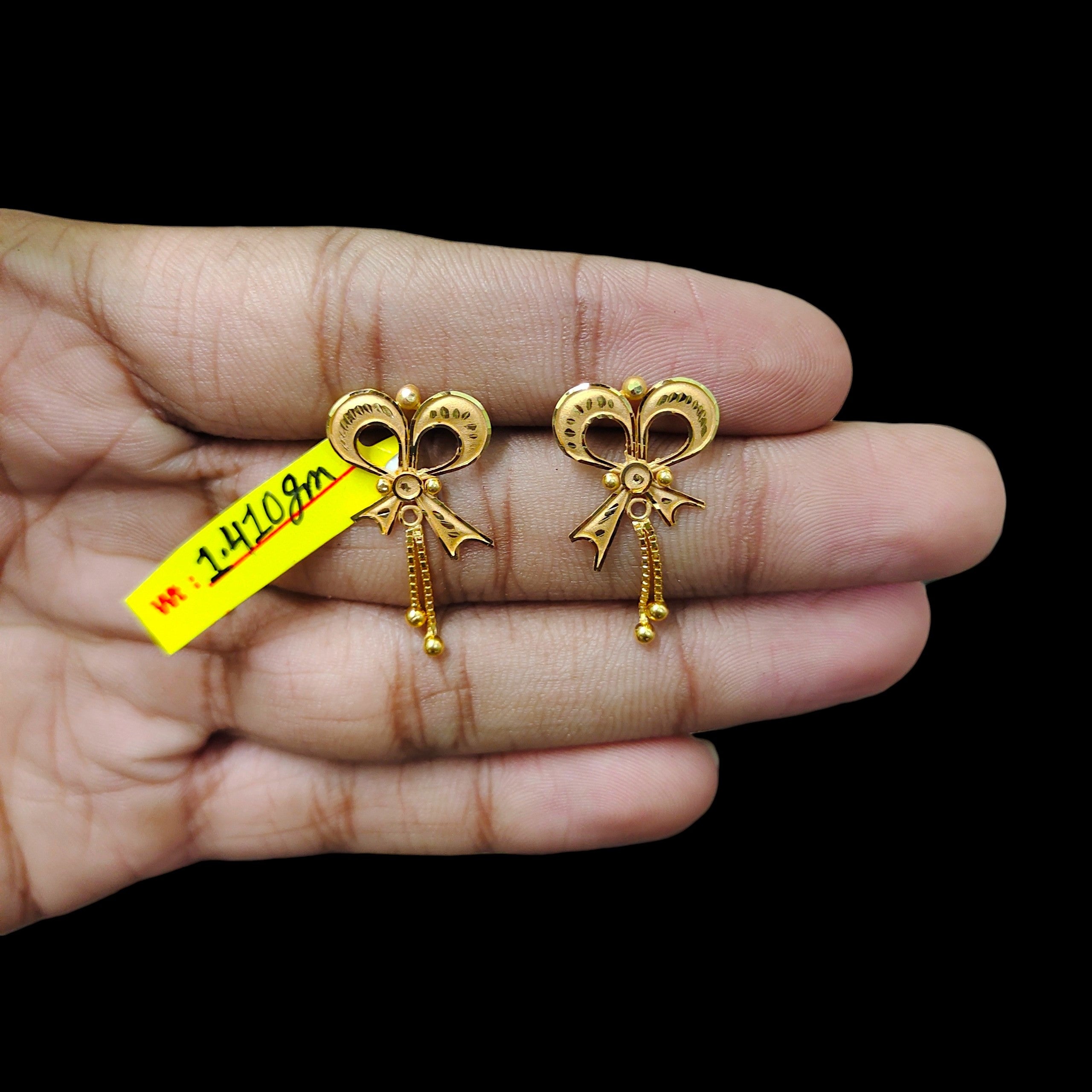 GOLD TOPS- BIS CERTIFIED WGT: 1.410 GM APPROX HUID HALLMARK 916 22KT GOLD TOPS 1 PAIR FOR WOMEN.
