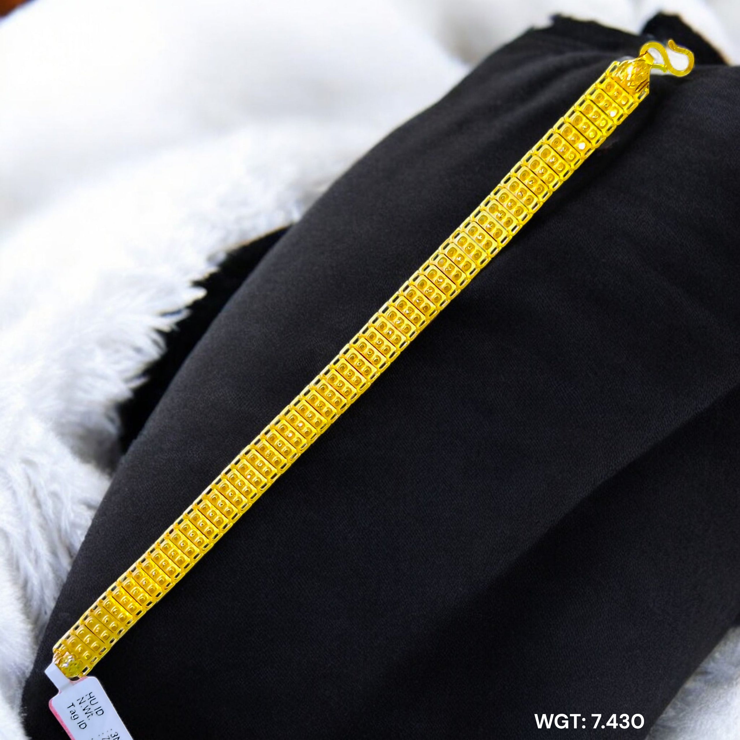 (GMW) TRJ 3N79X1 8" INCH WGT: 7.430 GM APPROX HUID HALLMARK 22KT GOLD WRISTLET 1 PIECE FOR UNISEX STYLE.