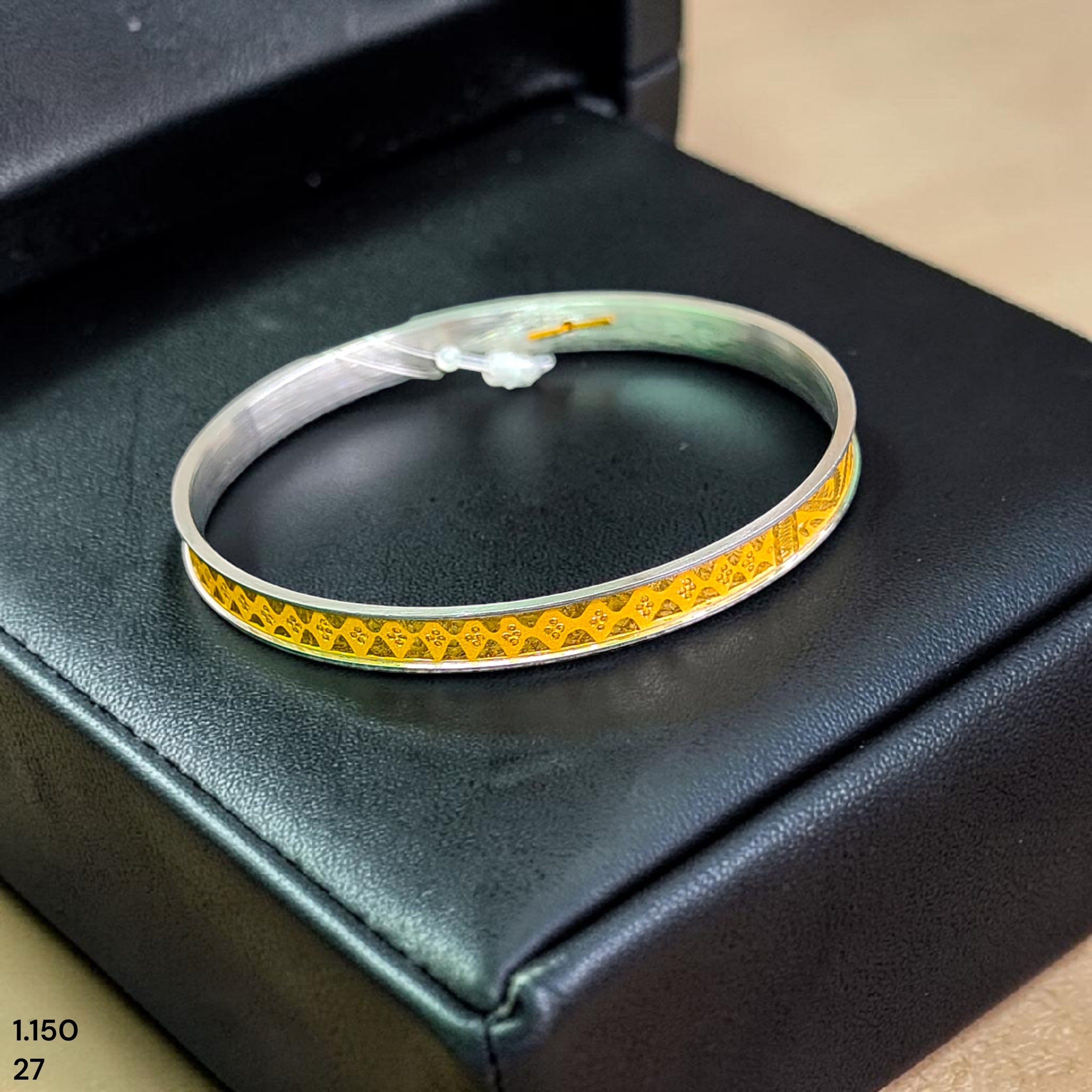 GOLD CHURI NOA- (SIZE: 27) WGT: 1.150 GM APPROX 22KT HUID HALLMARK GOLD NOA BANGLES 1 PIECE.