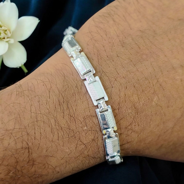 GREAT FREEDOM SALE (ITALIAN IMPORTED JEWELLERY) BIS CERTIFIED HALLMARK 925 SILVER WRISTLET WGT: 22.880 GRAM 8.5