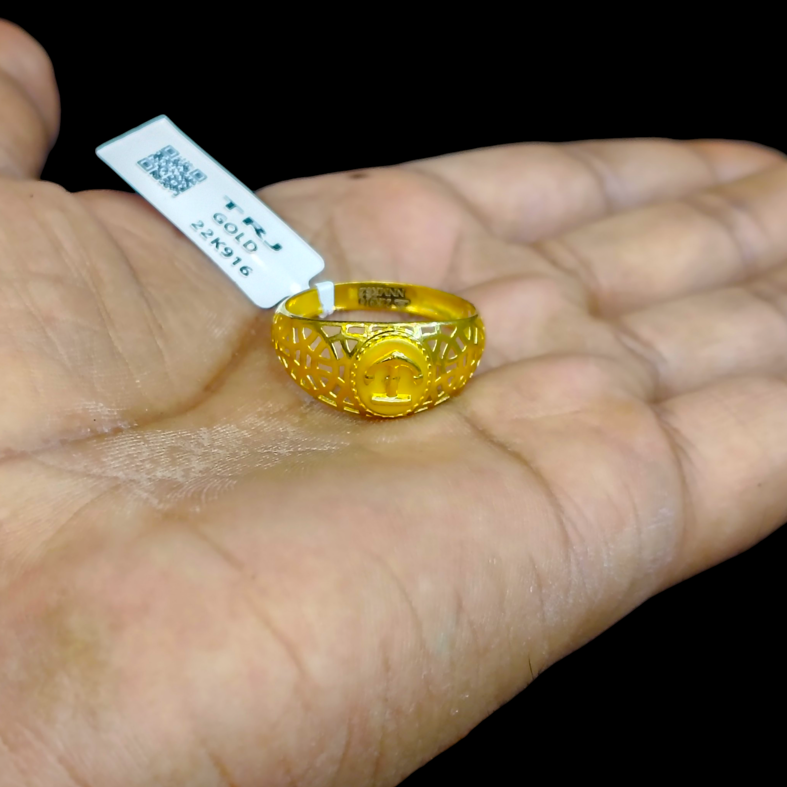 GENTS RING- SIZE:23 (WGT: 2.510 GRAM APPROX) BIS CERTIFIED HUID HALLMARK 916 22KT GOLD GENTS FINGER RING FOR MENS 1 PIECE (REGULAR USE).