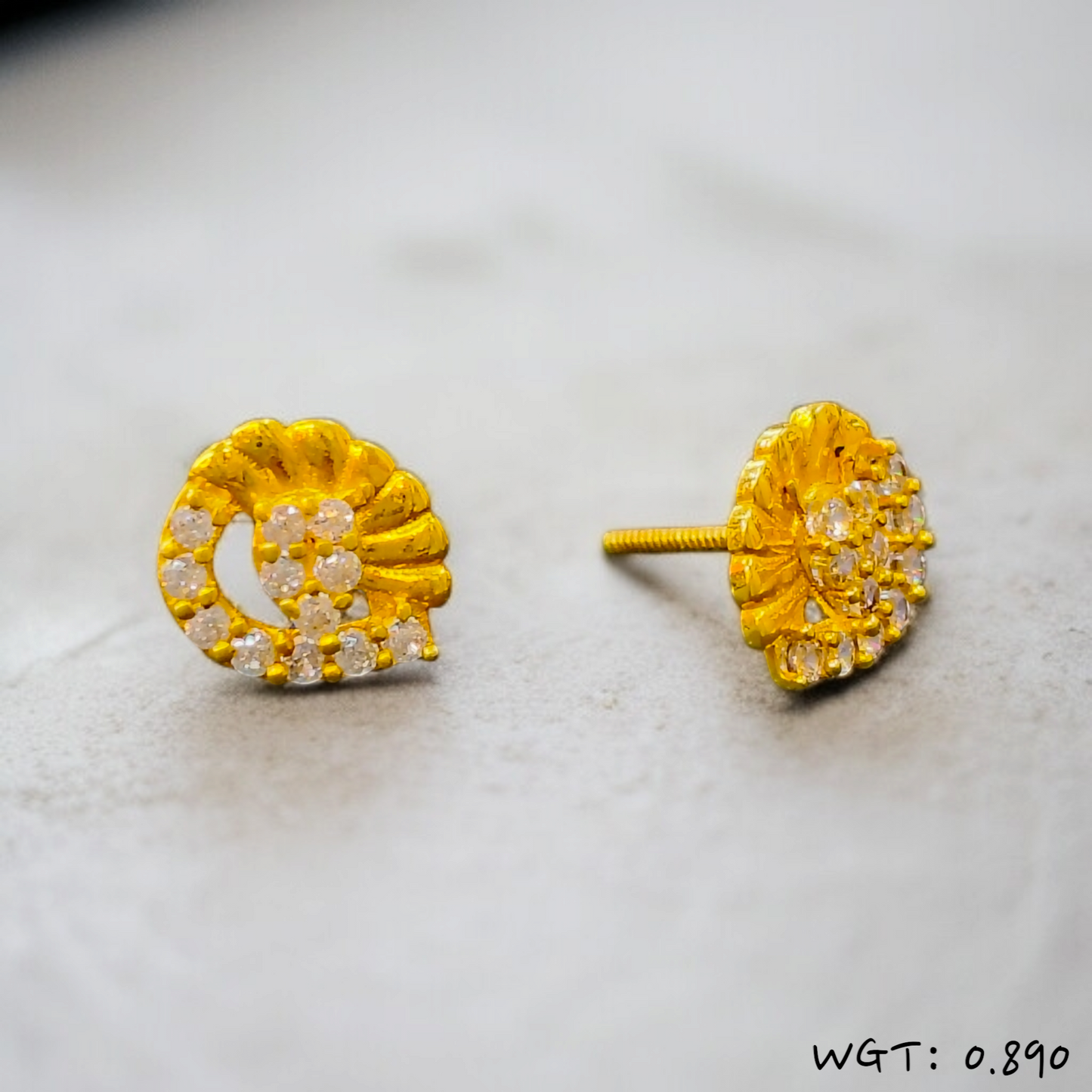 (GPT) TRJ WGT: 0.890 GM APPROX 14KT HUID HALLMARK GOLD EAR STUD 1 PAIR FOR REGULAR USE.