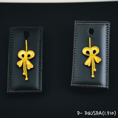 RAJLAXMI D- DQJSDA WGT: 1.510 GM APPROX HUID HALLMARK 916 22KT GOLD BOW EAR TOPS STUD 1 PAIR FOR REGULAR USE.