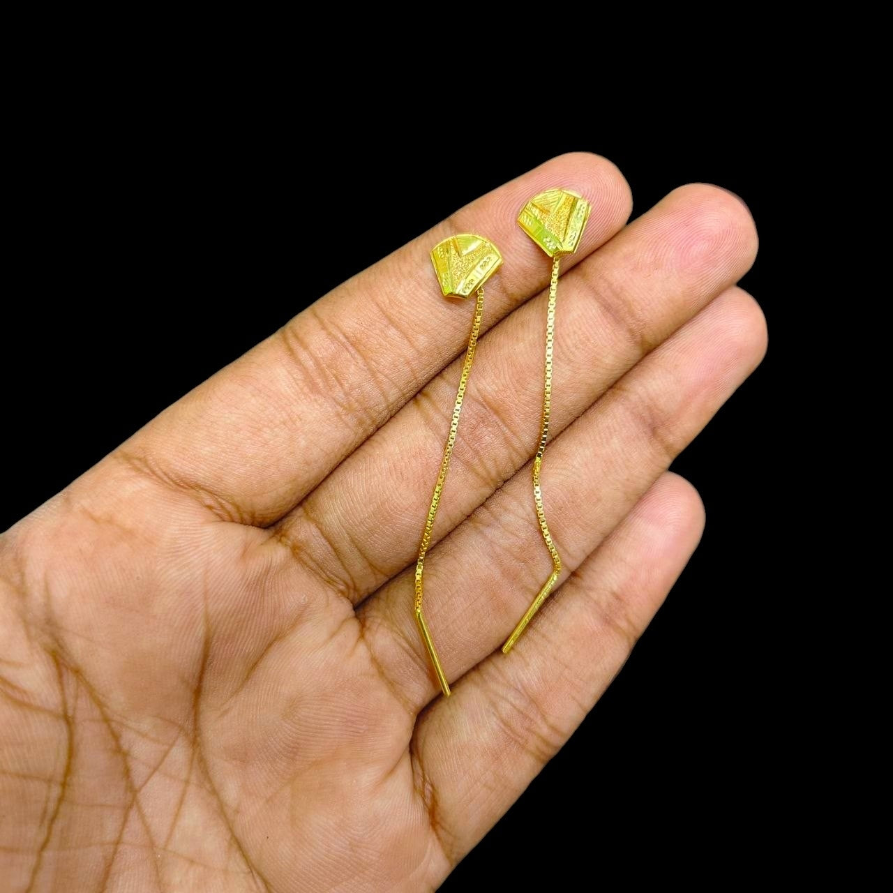GOLD SUIDHAGA- (WGT: 1.130 GM APPROX) BIS CERTIFIED HUID HALLMARK 9KT GOLD SUIDHAGA EARRINGS (1 PAIR) FOR WOMEN.