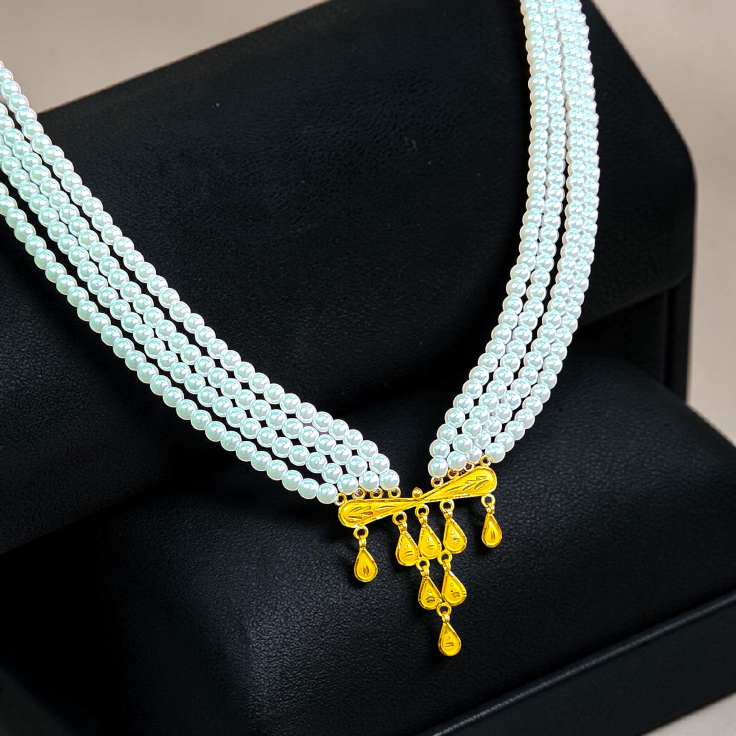 (GMH) TRJ WGT: 1.760 GM APPROX 22KT HUID HALLMARK GOLD MOTI SITAHAR NECKLACE 1 PIECE WITH ADJUSTABLE TASSEL.
