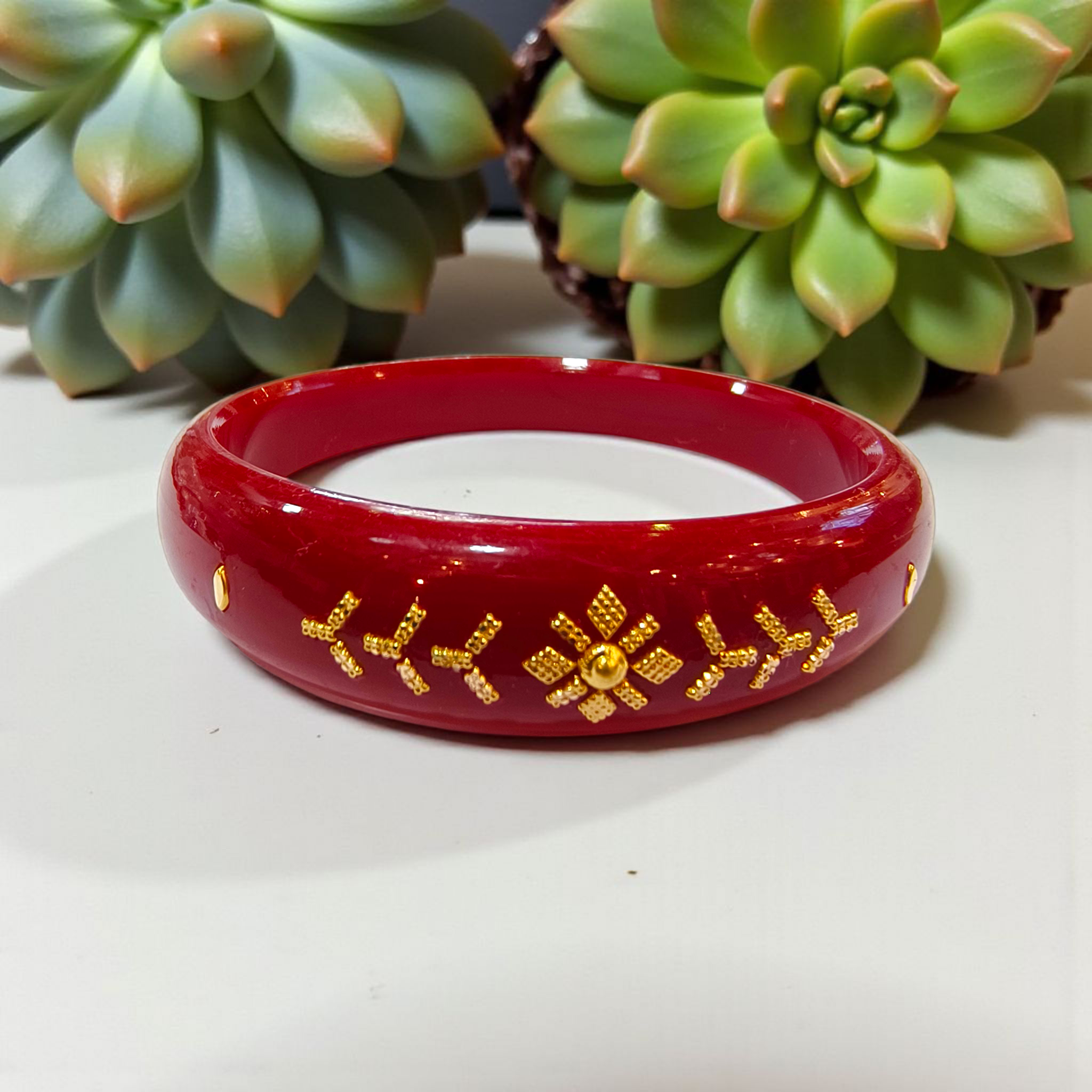 (GBP18) RED COLOUR HUID HALLMARK 18KT GOLD BRACELET POLA 1 PIECE FOR MARRIED WOMEN (REGULAR USE) APPROX WGT: 0.250 GM