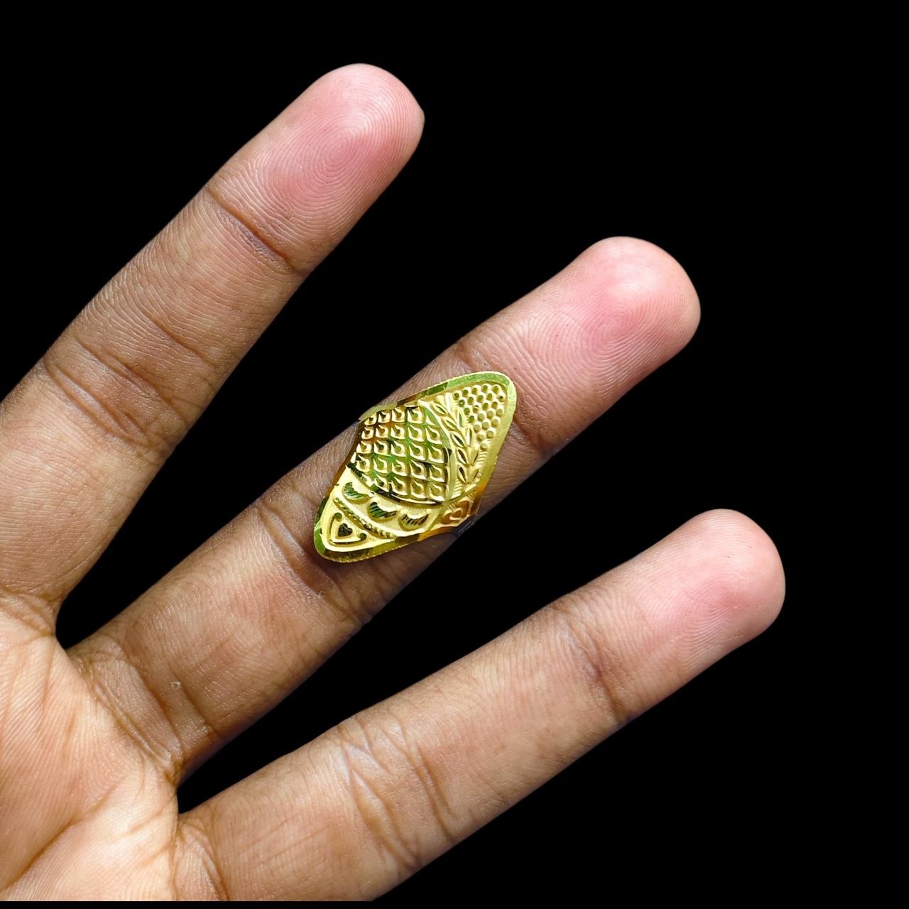 LADIES RING- (SIZE: 16) WGT: 0.840 GM APPROX BIS CERTIFIED HUID HALLMARK 9KT GOLD FINGER RING FOR WOMEN 1 PIECE