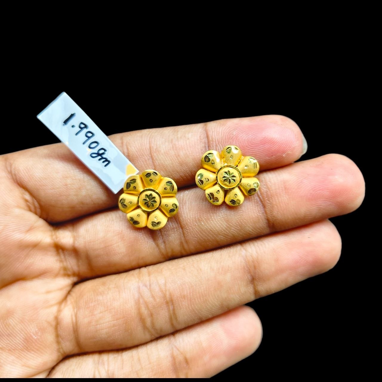 GOLD TOPS- BIS CERTIFIED WGT: 1.990 GM APPROX HUID HALLMARK 916 22KT GOLD TOPS 1 PAIR FOR WOMEN.